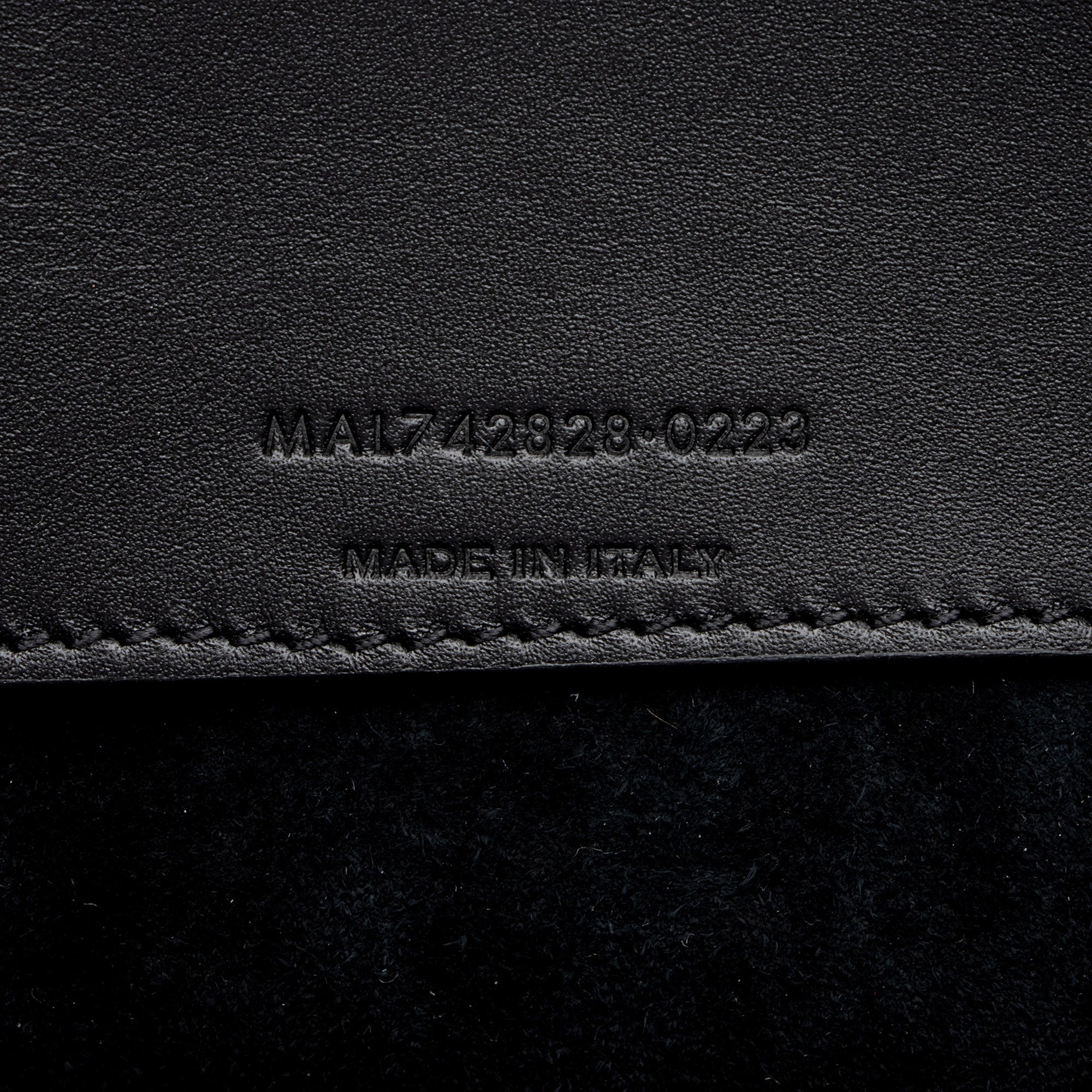 Saint Laurent Calfskin Monogram Le 37 Bucket Bag (SHF-U75VCF)