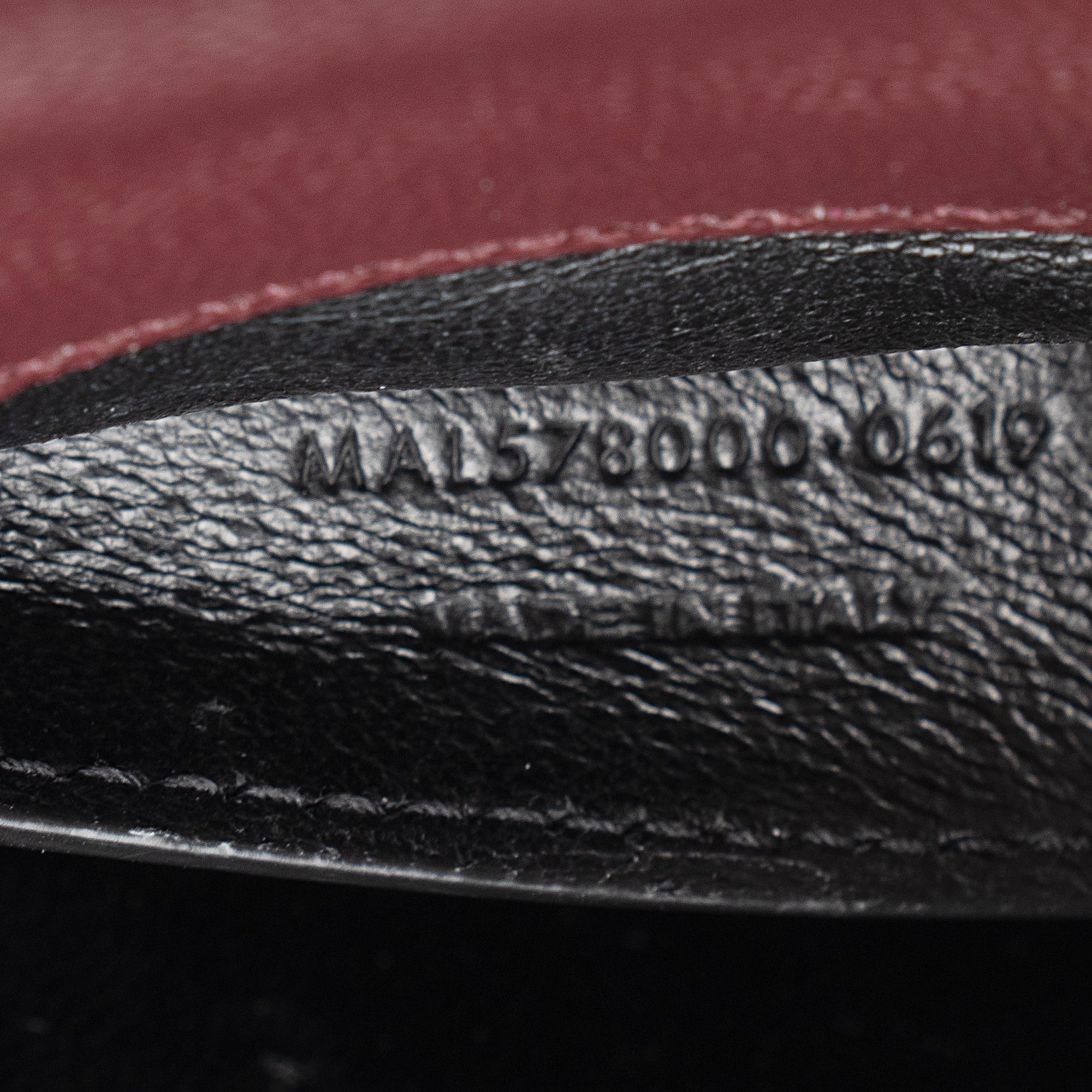 Saint Laurent Grain de Poudre Classic Monogram Cassandra Medium Top Handle Bag (SHF-thY3yI)