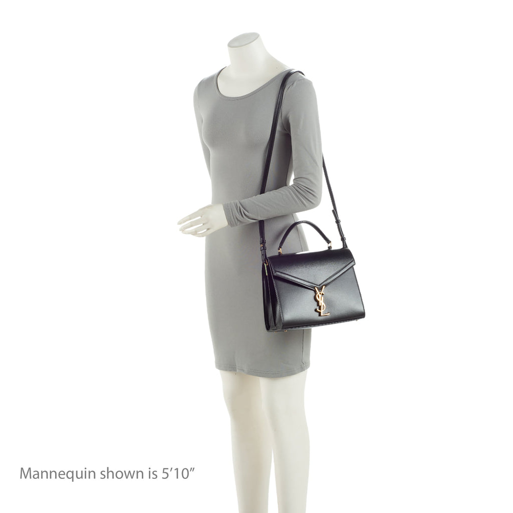 Saint Laurent Grain de Poudre Monogram Cassandra Medium Top Handle (SHF-EEhl36)