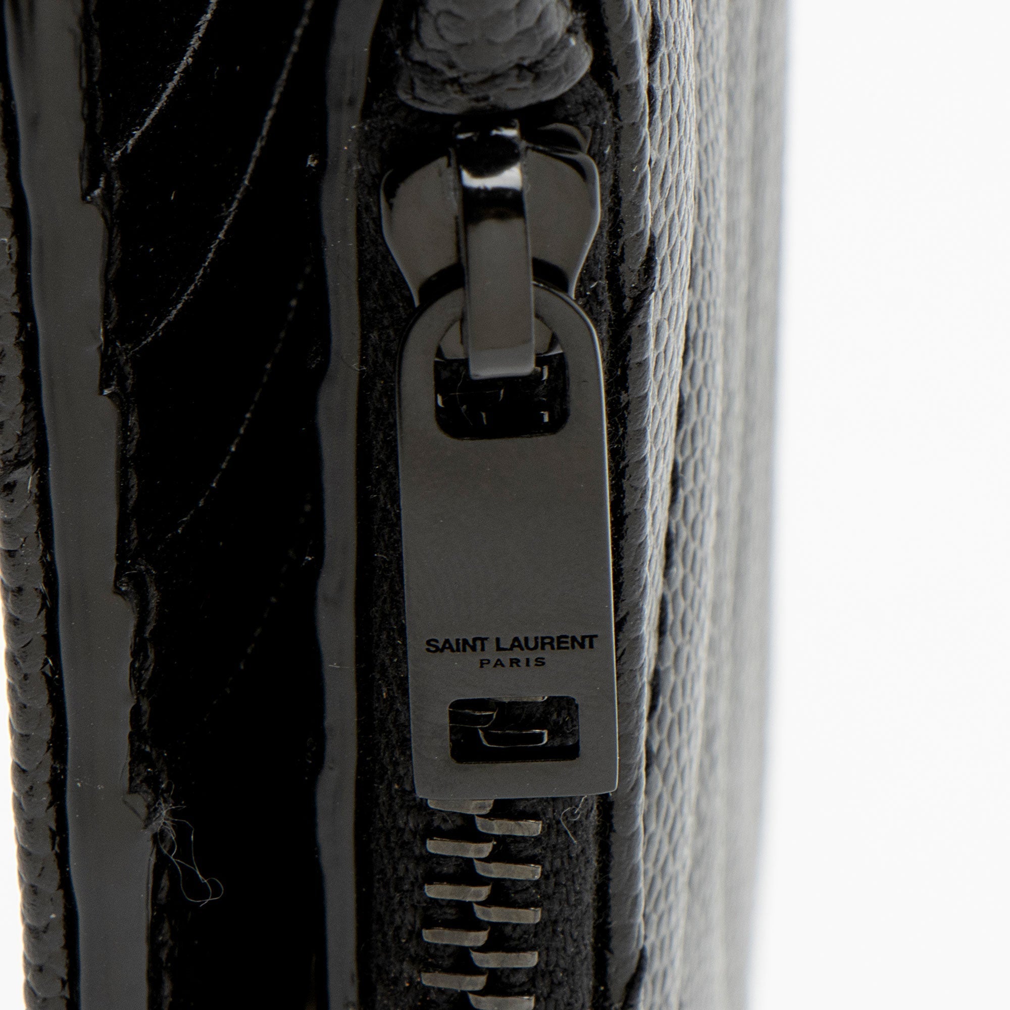 Saint Laurent Grain de Poudre Monogram Cassandre Fragments Bifold Wallet (SHF-hsZlQk)