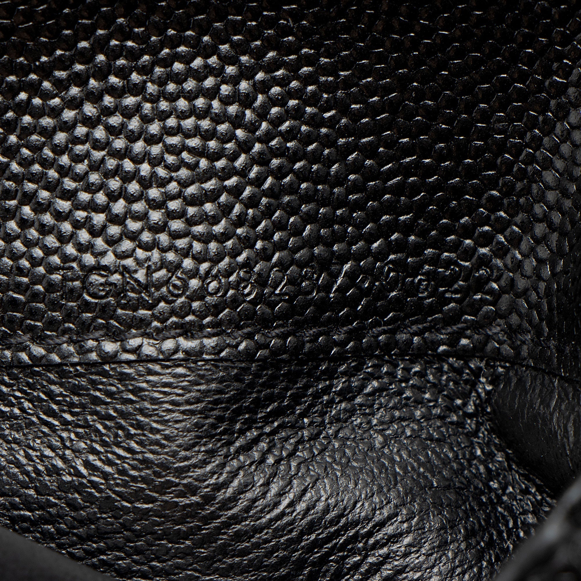 Saint Laurent Grain de Poudre Monogram Cassandre Fragments Bifold Wallet (SHF-hsZlQk)
