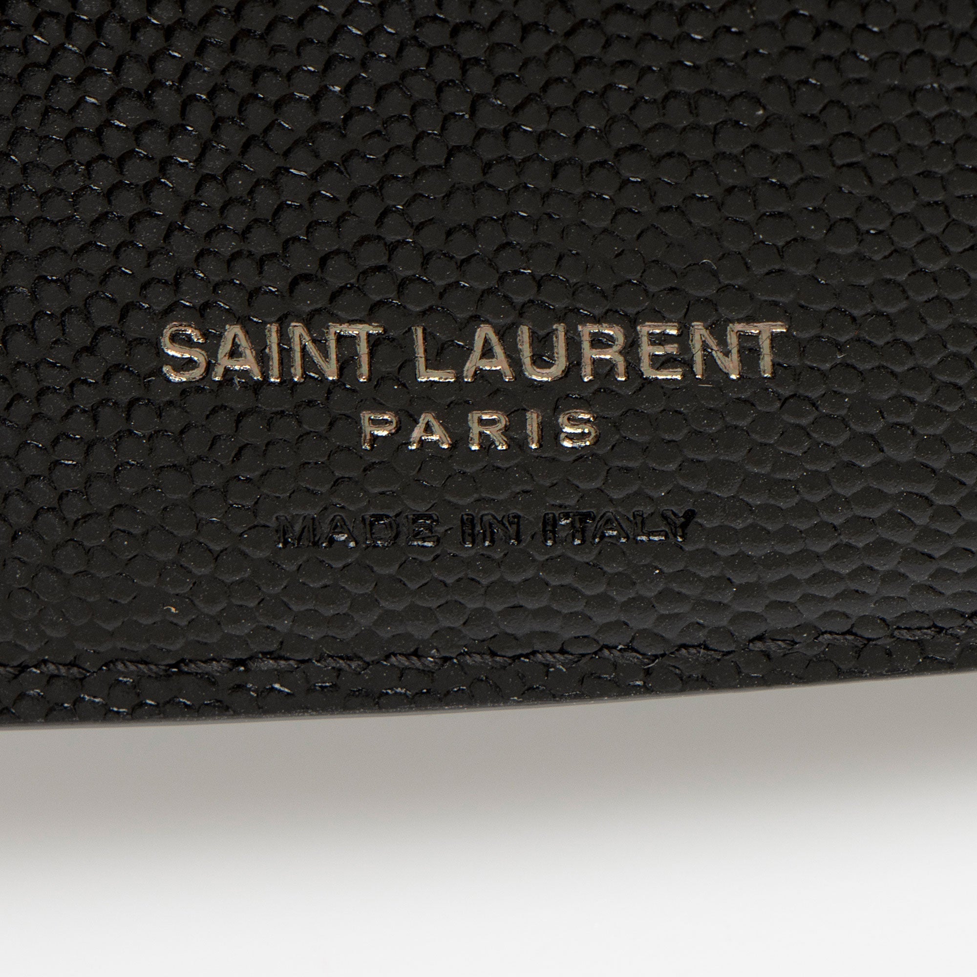 Saint Laurent Grain de Poudre Monogram Cassandre Fragments Bifold Wallet (SHF-hsZlQk)