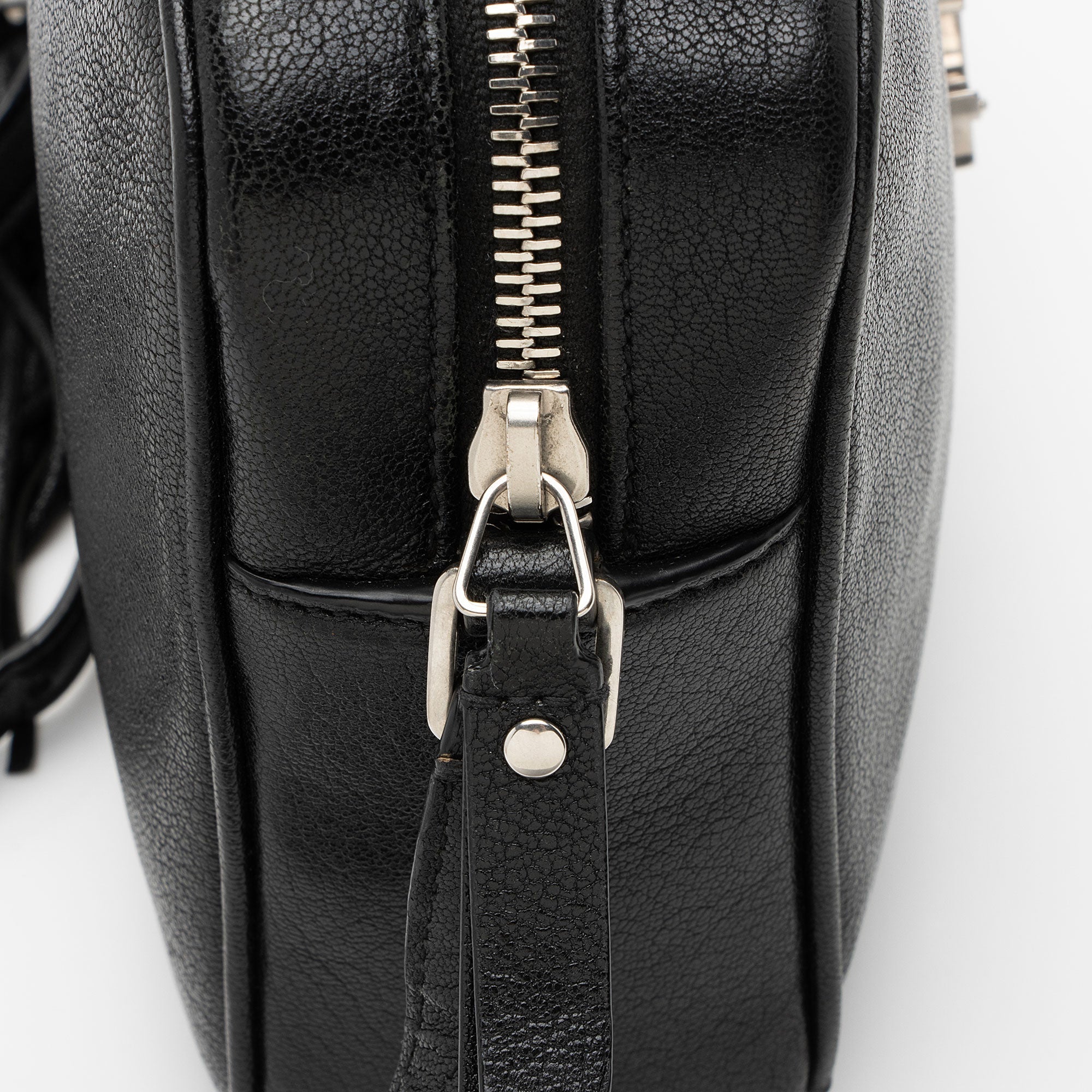 Saint Laurent Leather Monogram Lou Camera Bag (SHF-whAoB5)