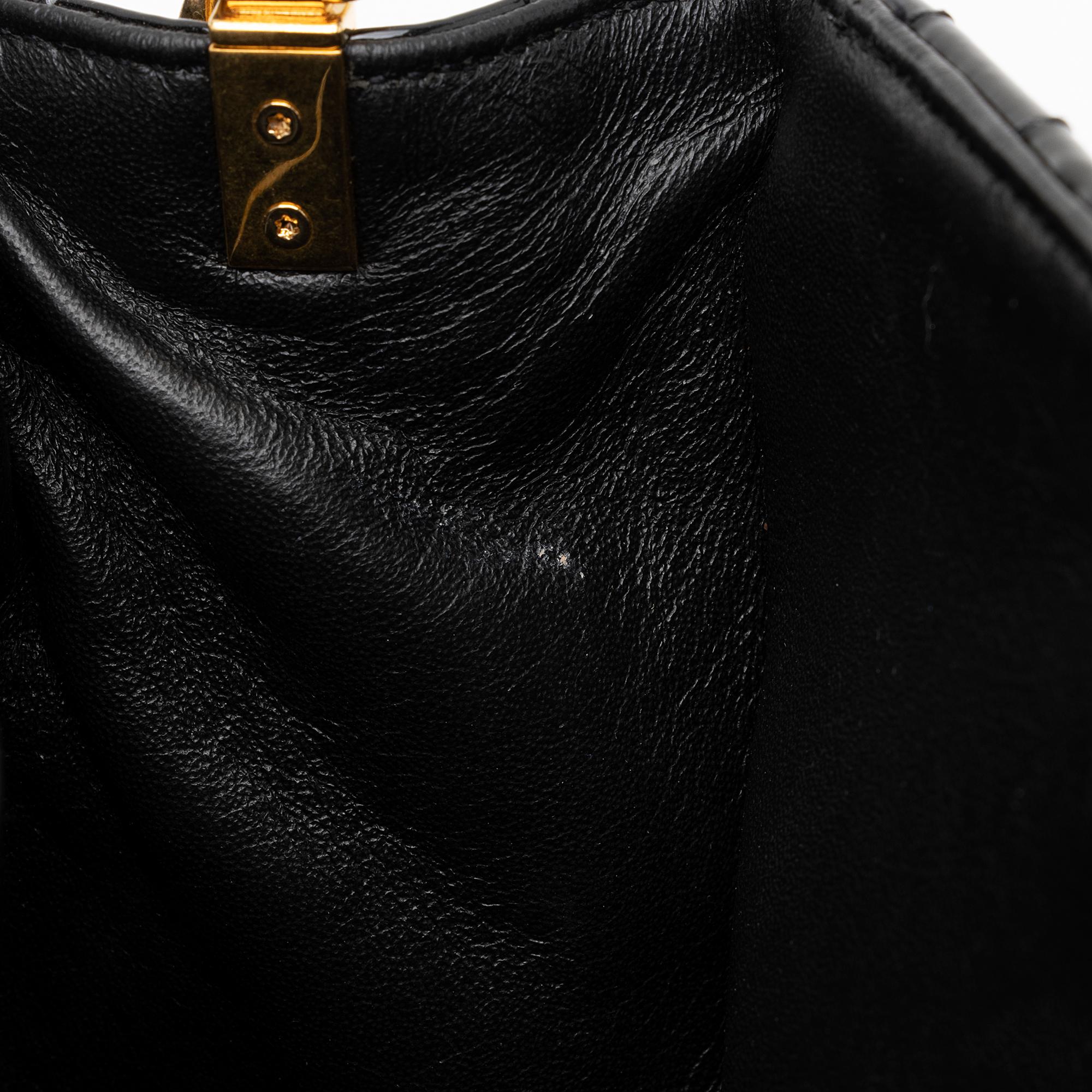 Saint Laurent Matalasse Patent Leather Monogram Vicky Large Shoulder Bag (SHF-zhdP3r)