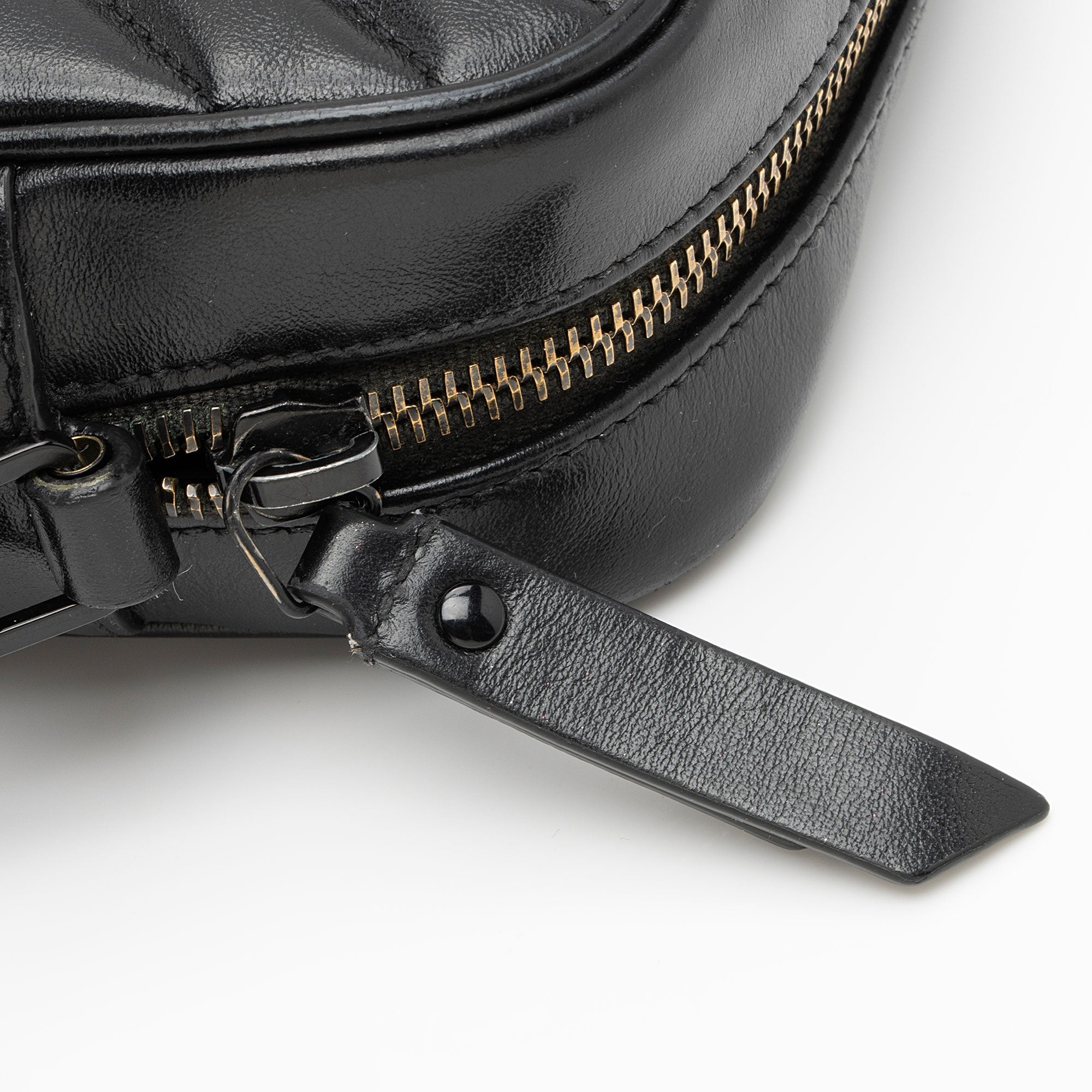 Saint Laurent Matelasse Calfskin Matte Black Monogram Lou Camera Bag (SHF-APSLqT)