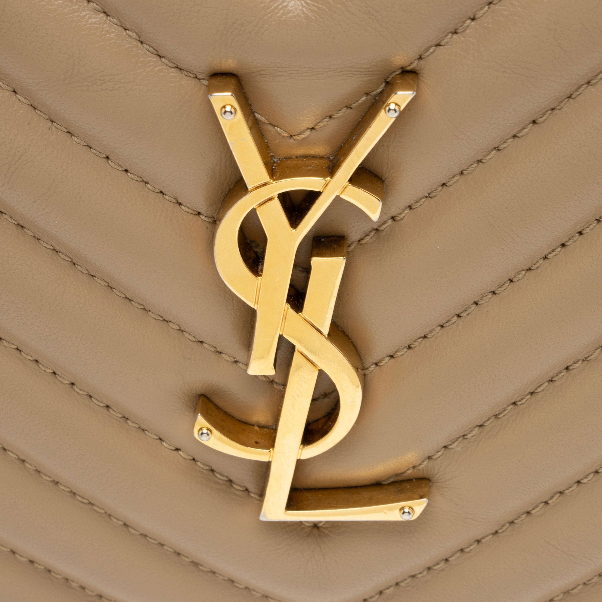 Saint Laurent Matelasse Calfskin Monogram Lou Camera Bag (SHF-5REUgE)