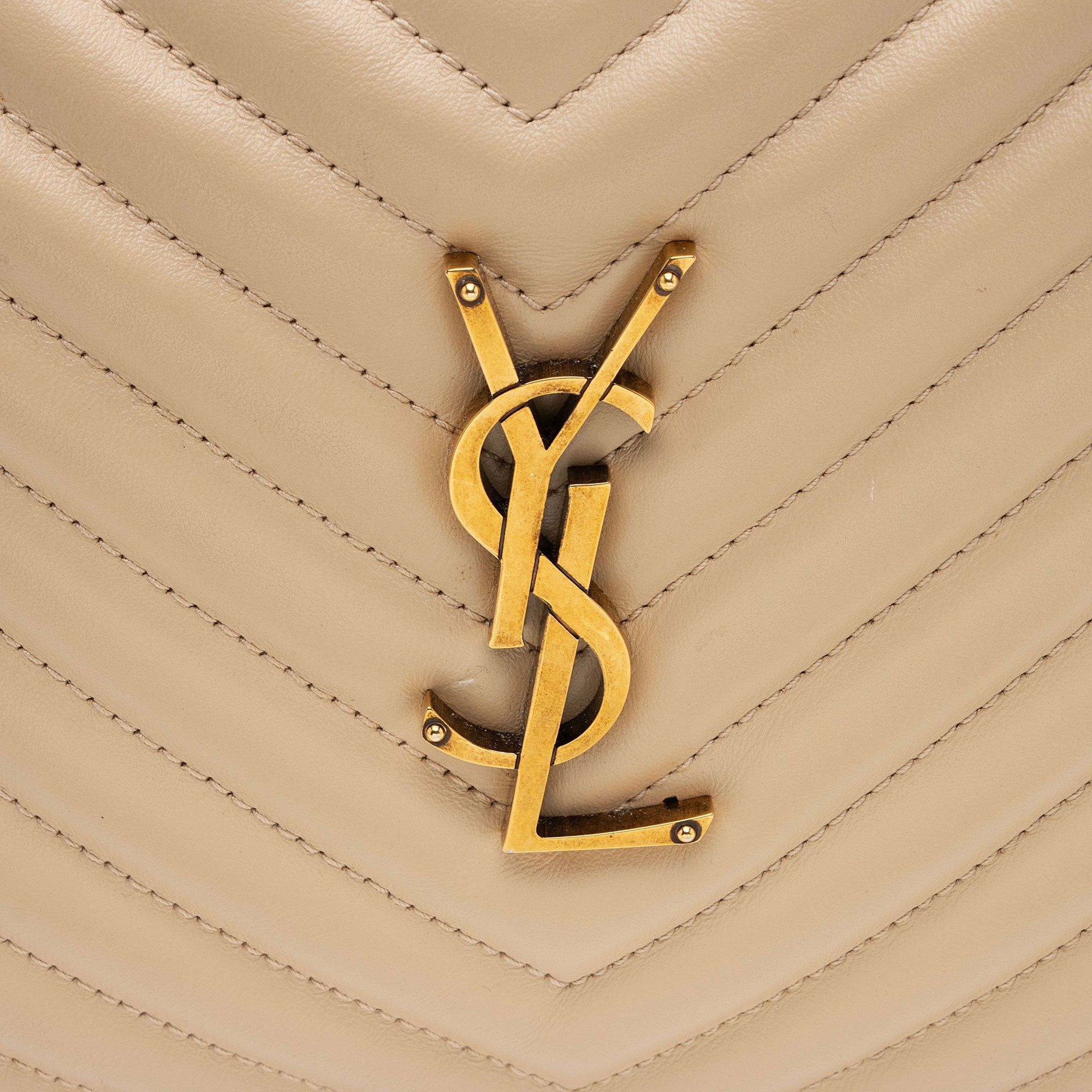 Saint Laurent Matelasse Calfskin Monogram Lou Camera Bag (SHF-IyIKNC)