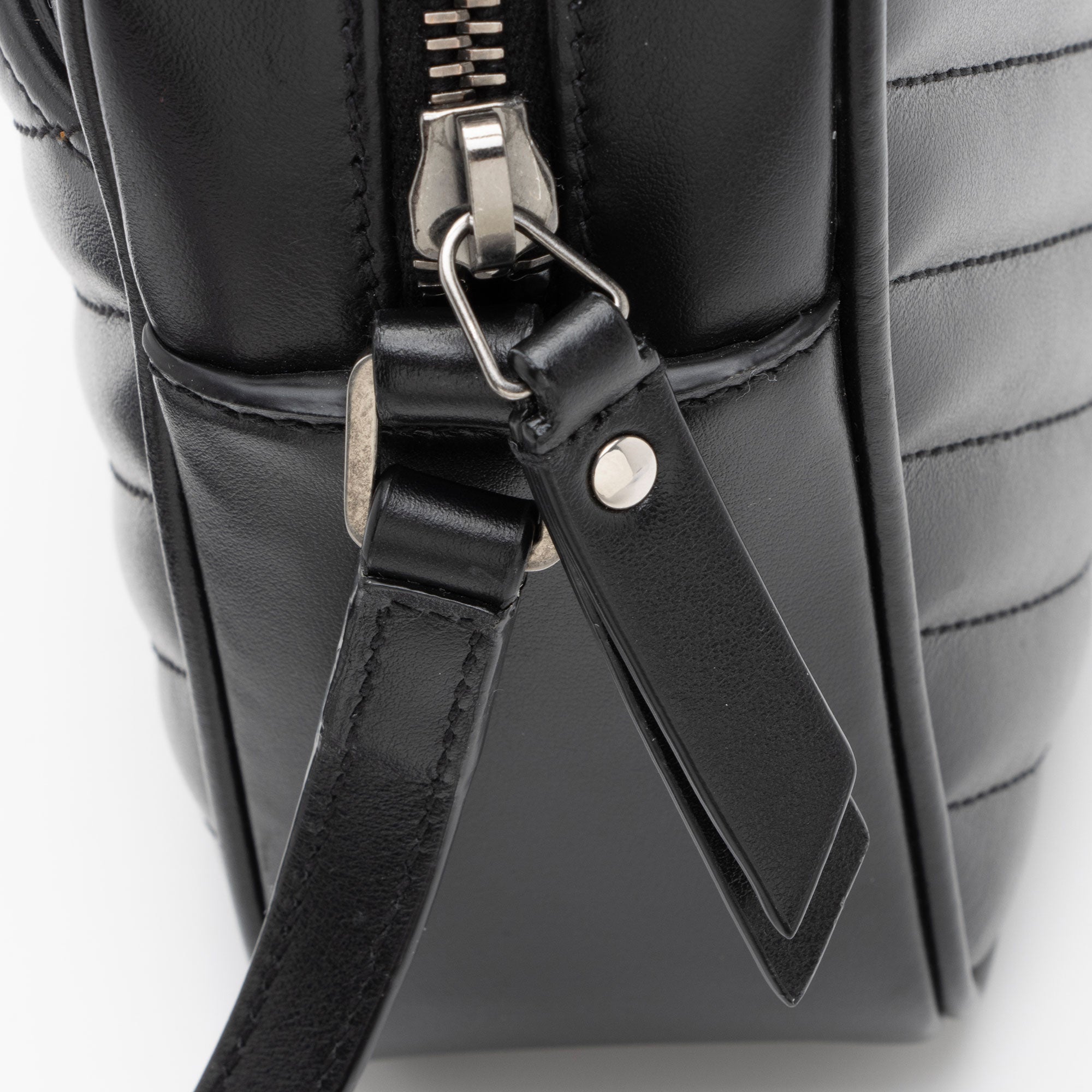 Saint Laurent Matelasse Calfskin Monogram Lou Camera Bag (SHF-SXIbwm)