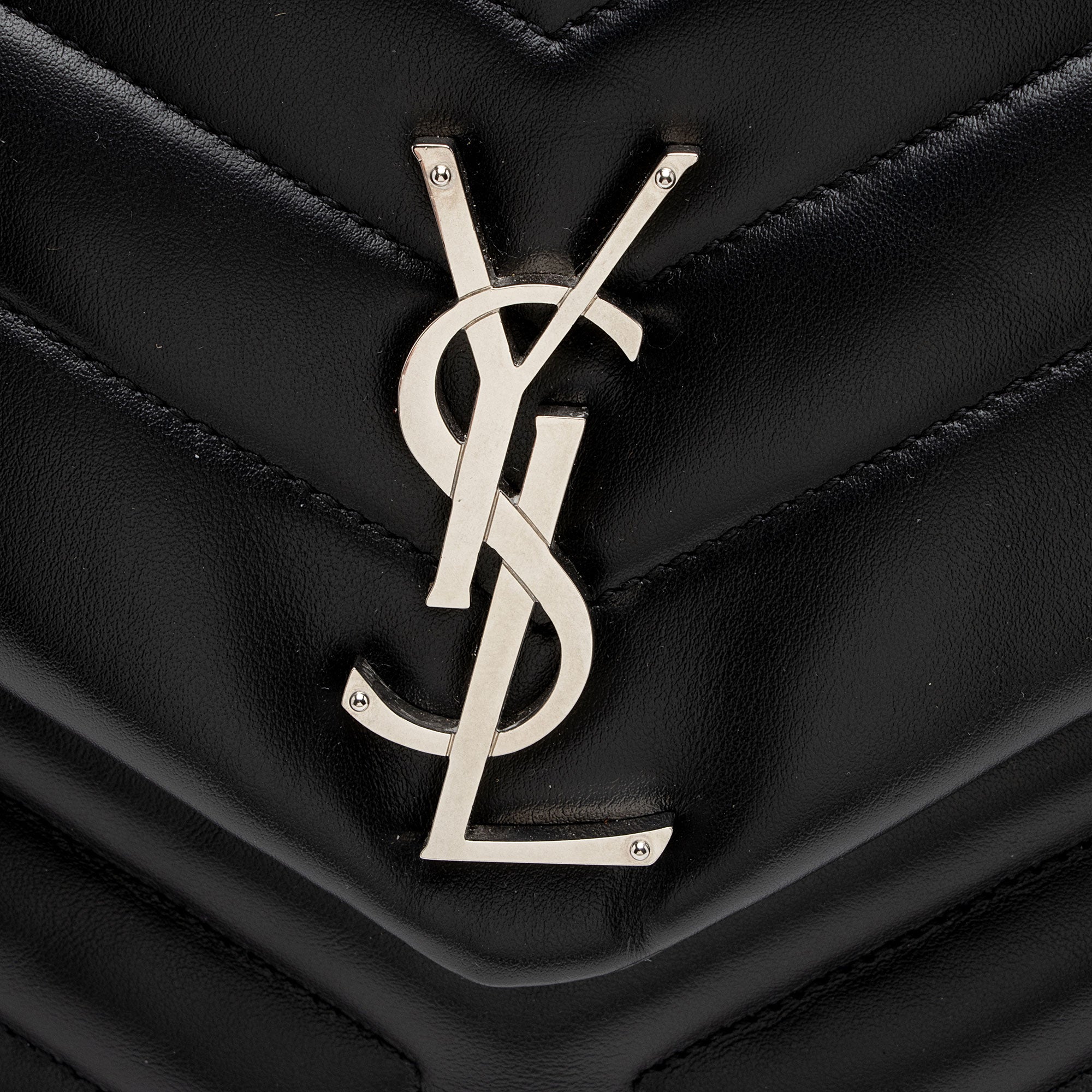 Saint Laurent Matelasse Calfskin Monogram LouLou Chain Medium Shoulder Bag (SHF-nVNU3H)