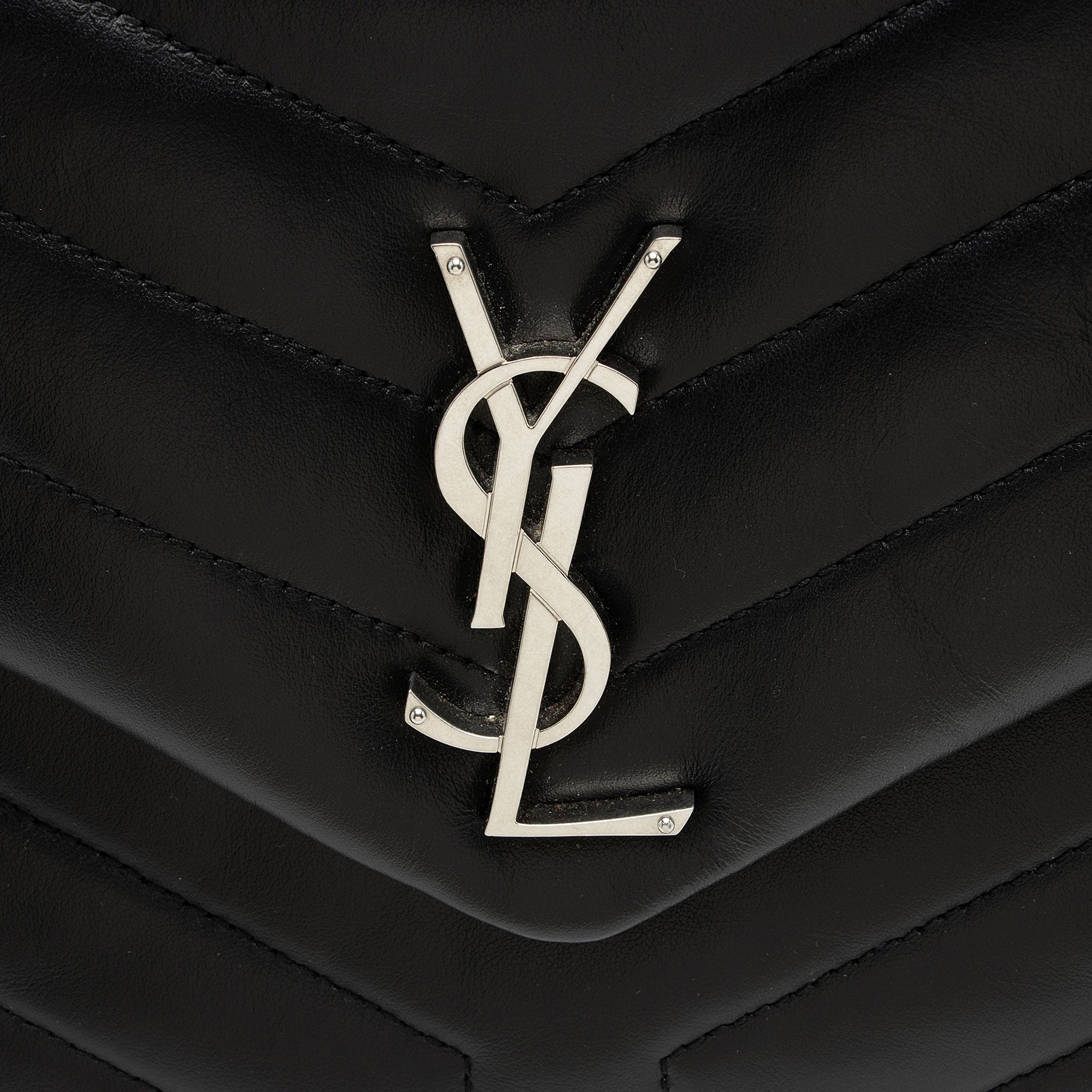 Saint Laurent Matelasse Calfskin Monogram LouLou Chain Medium Shoulder Bag (SHF-pHhqQ4)