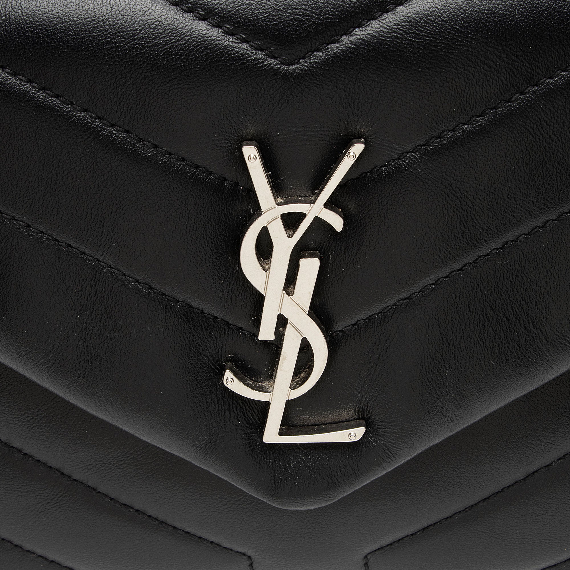 Saint Laurent Matelasse Calfskin Monogram LouLou Chain Small Crossbody Bag (SHF-XeDlWE)