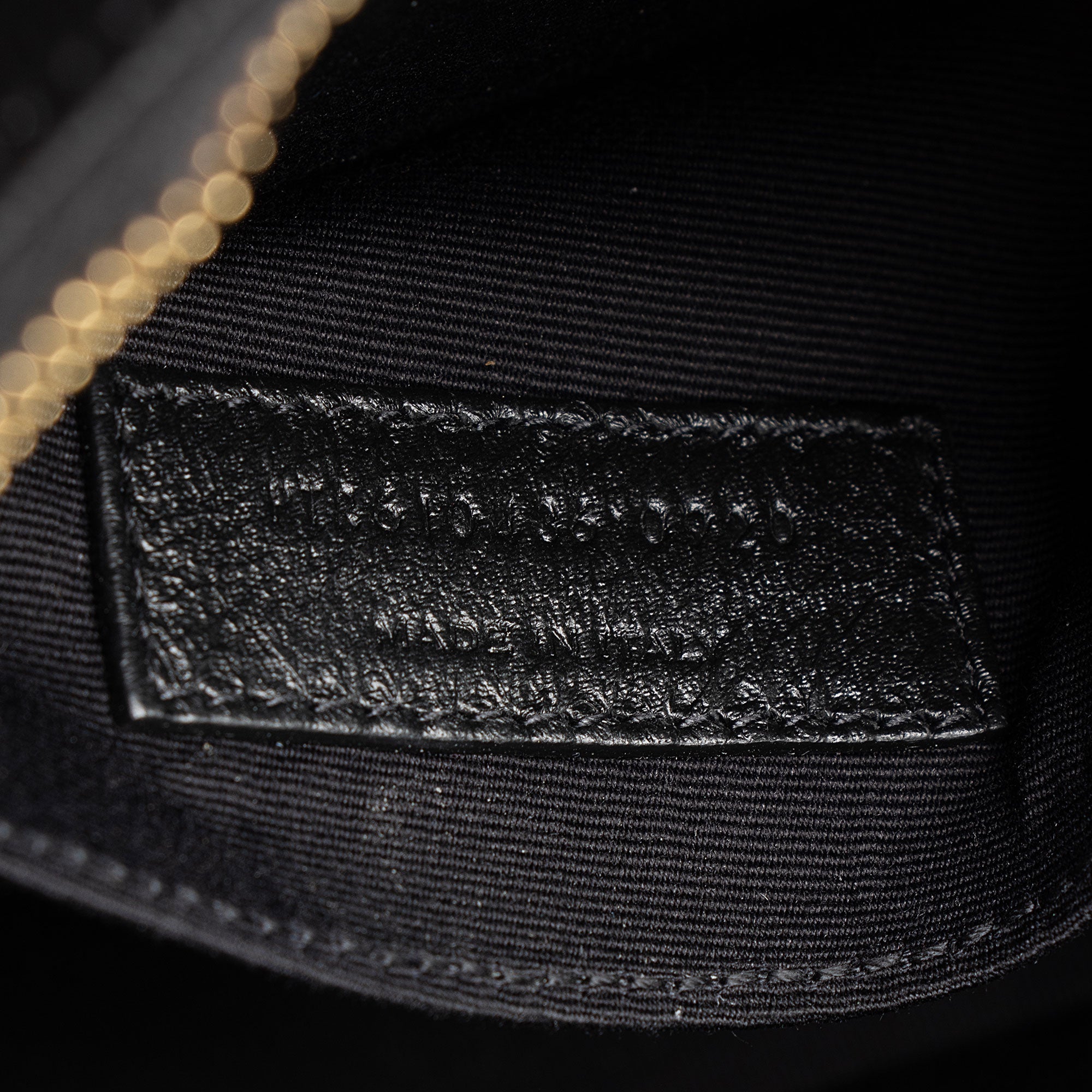 Saint Laurent Matelasse Calfskin Monogram Vinyle Round Camera Bag (SHF-uS4MX2)