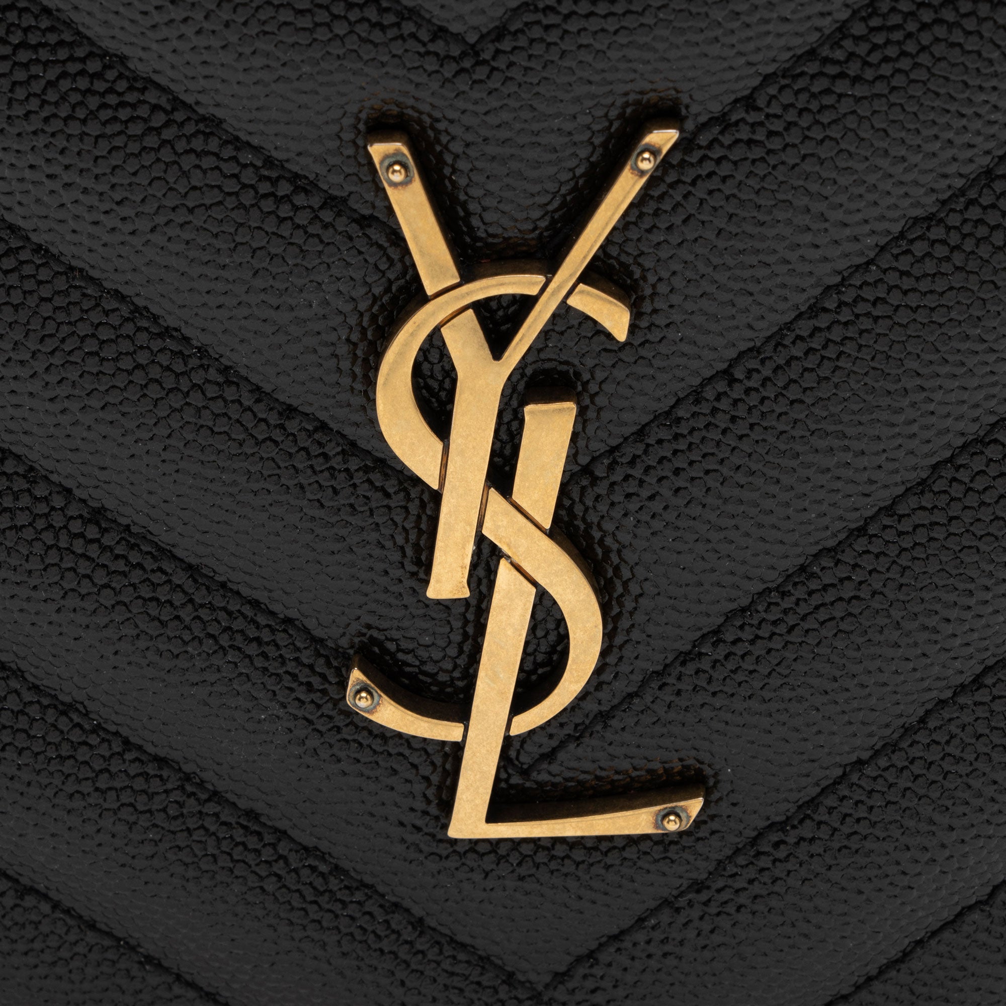 Saint Laurent Matelasse Calfskin Monogram Vinyle Round Camera Bag (SHF-uS4MX2)