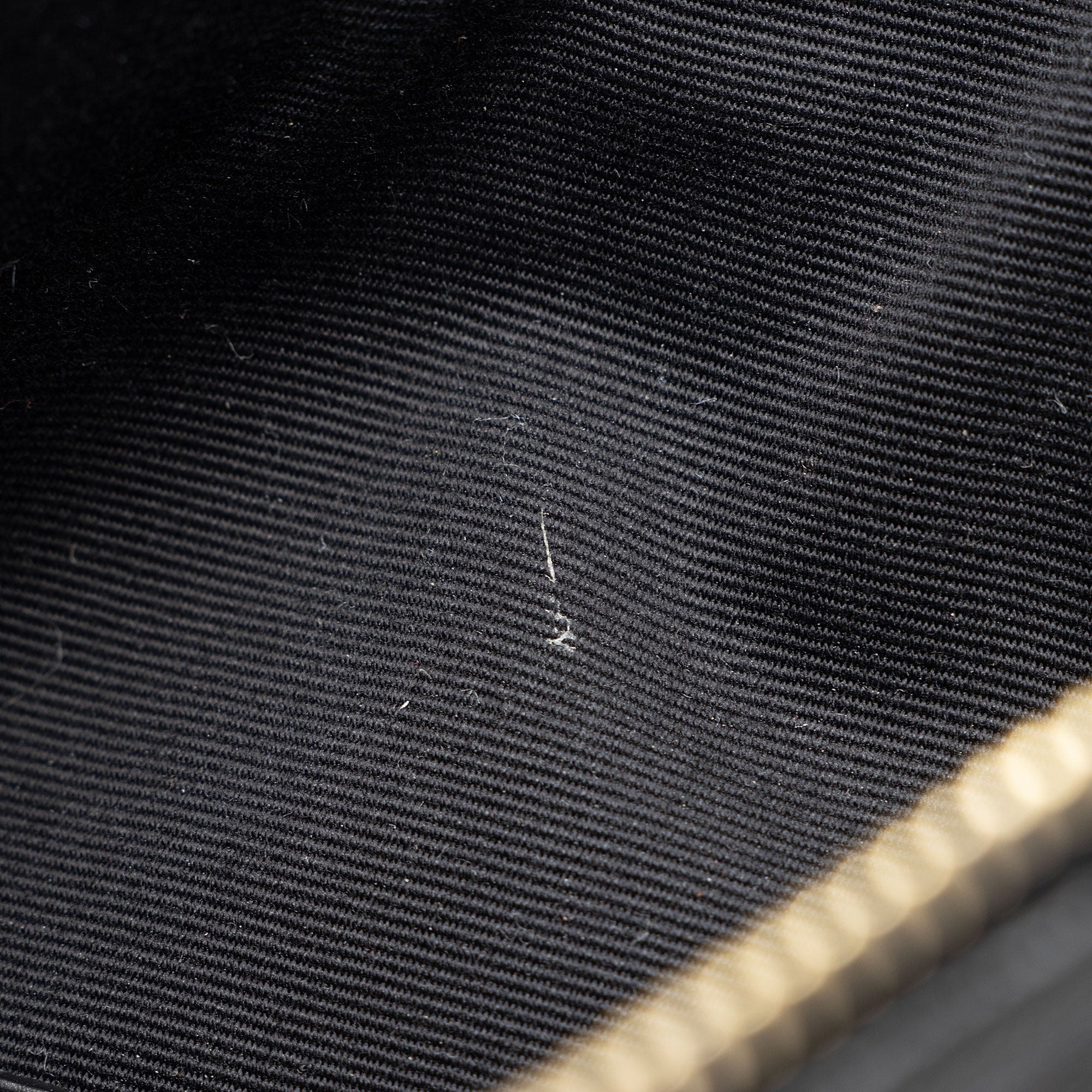 Saint Laurent Matelasse Grain de Poudre Monogram Bill Pouch (SHF-mP6iOM)
