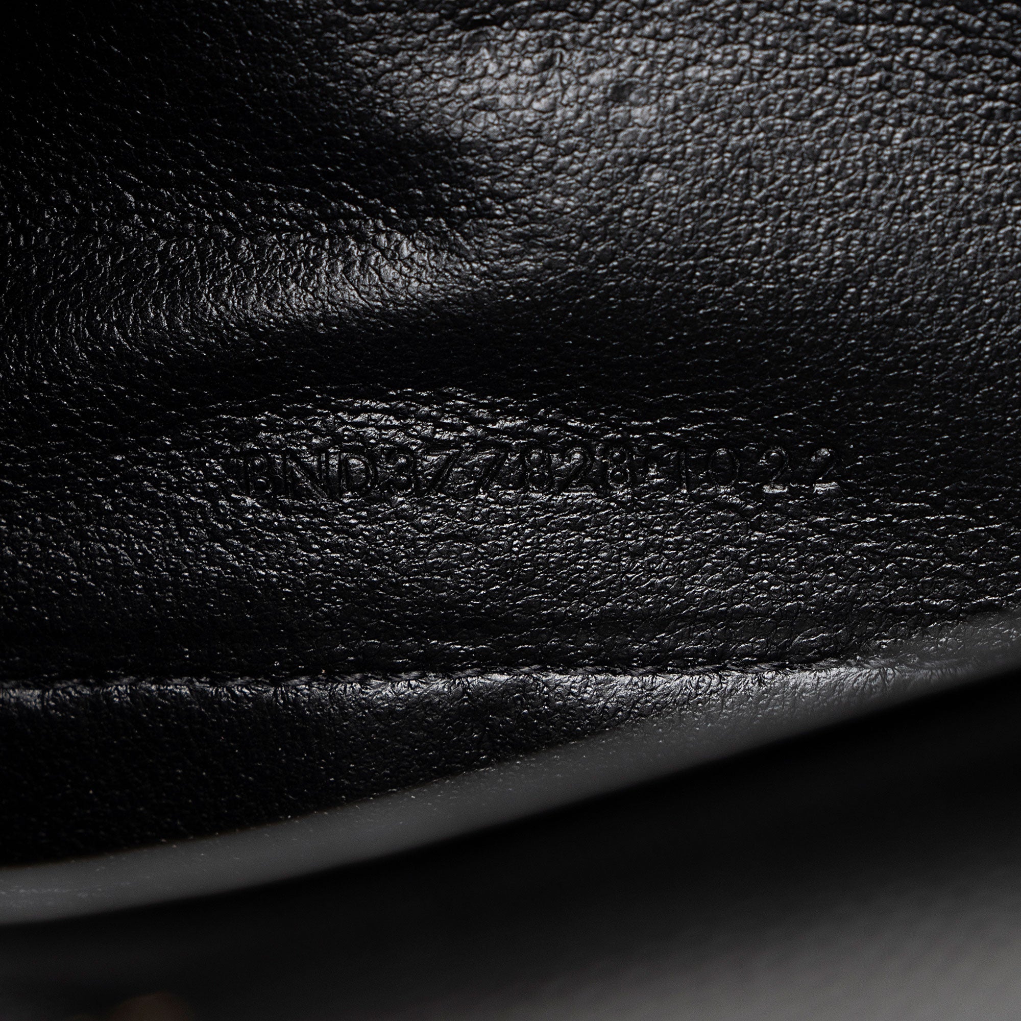Saint Laurent Matelasse Grain de Poudre Monogram Chain Wallet (SHF-uoMWdL)