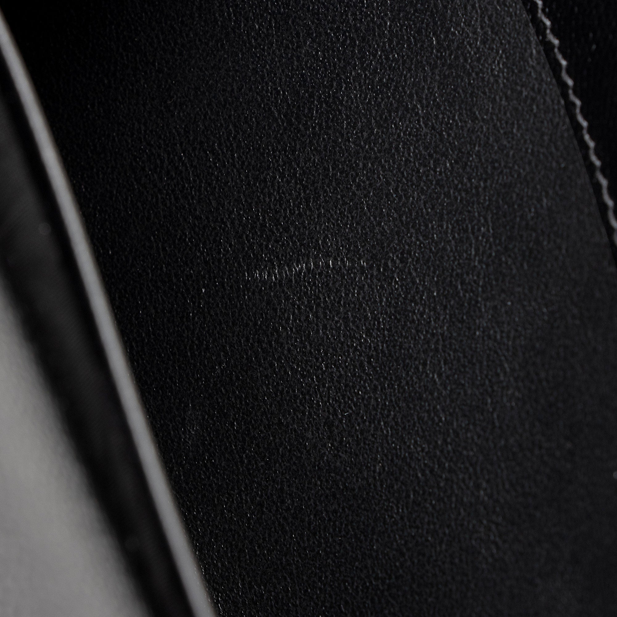 Saint Laurent Matelasse Grain de Poudre Monogram Chain Wallet (SHF-9JGPa8)