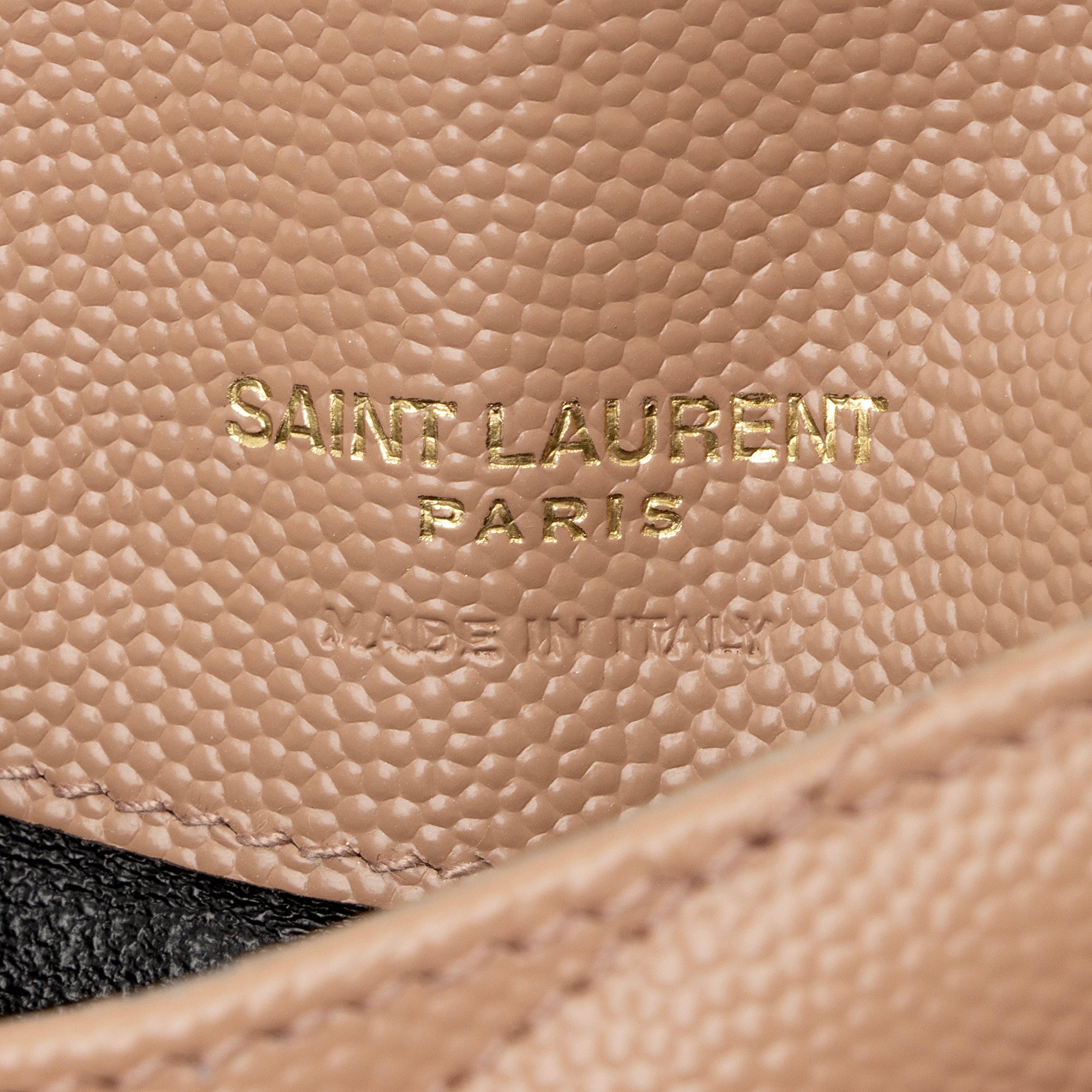 Saint Laurent Matelasse Grain de Poudre Monogram Fragments Flap Card Case (SHF-9N5wrw)