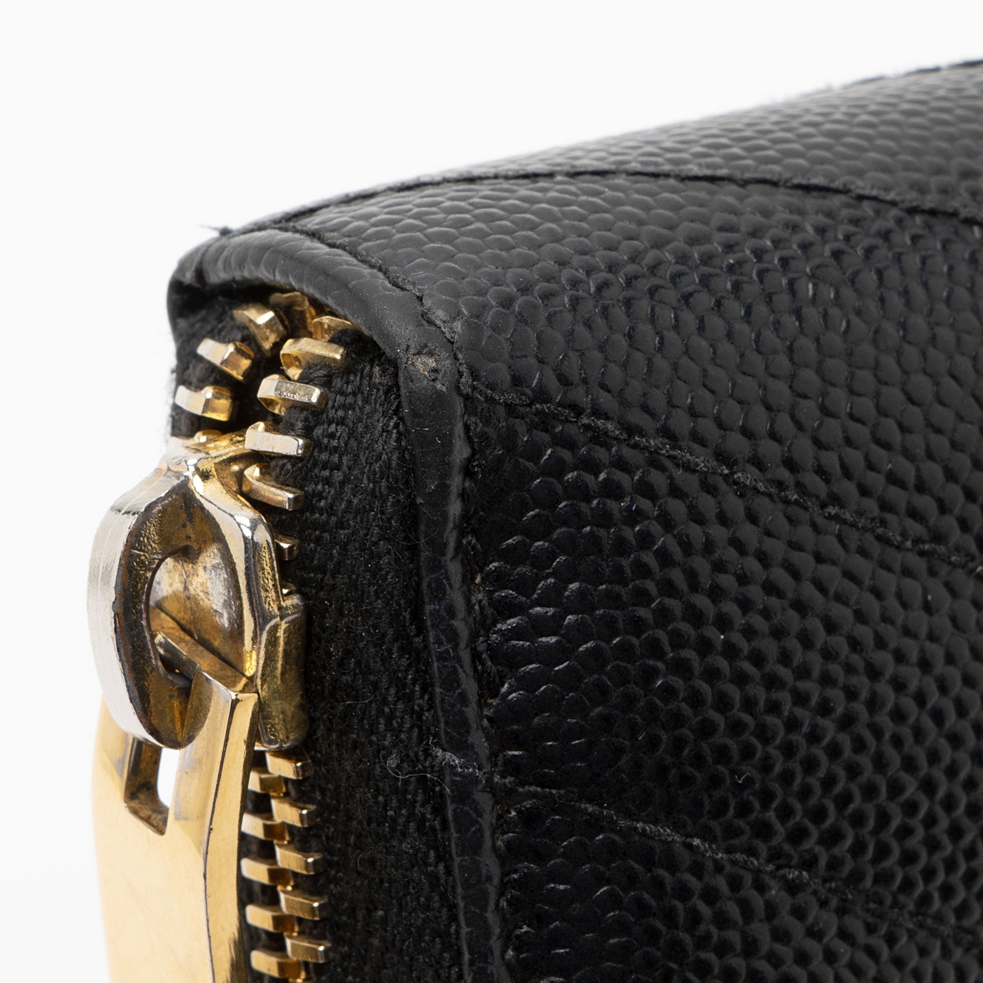 Saint Laurent Matelasse Grain de Poudre Monogram Zip Around Wallet (SHF-YBU9hg)