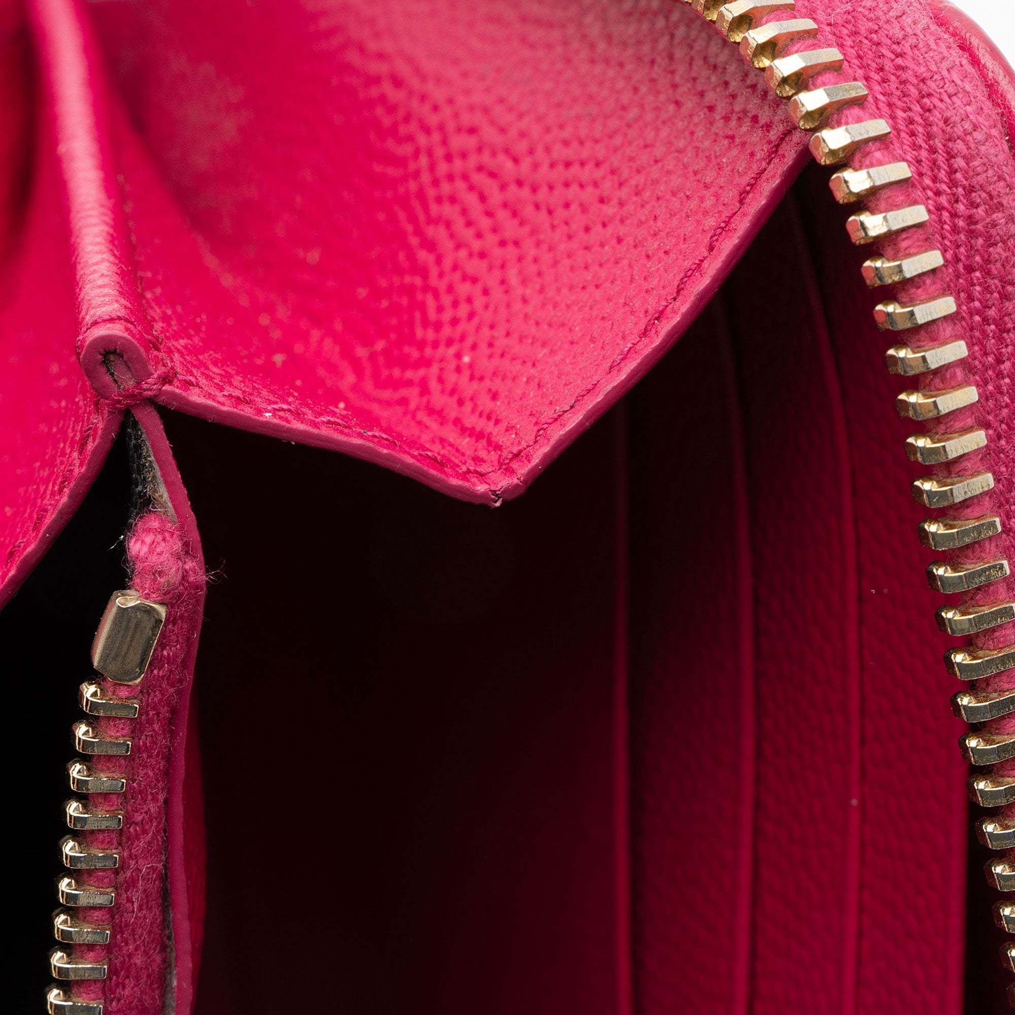 Saint Laurent Matelasse Grain de Poudre Monogram Zip Around Wallet (SHF-xMdHJp)
