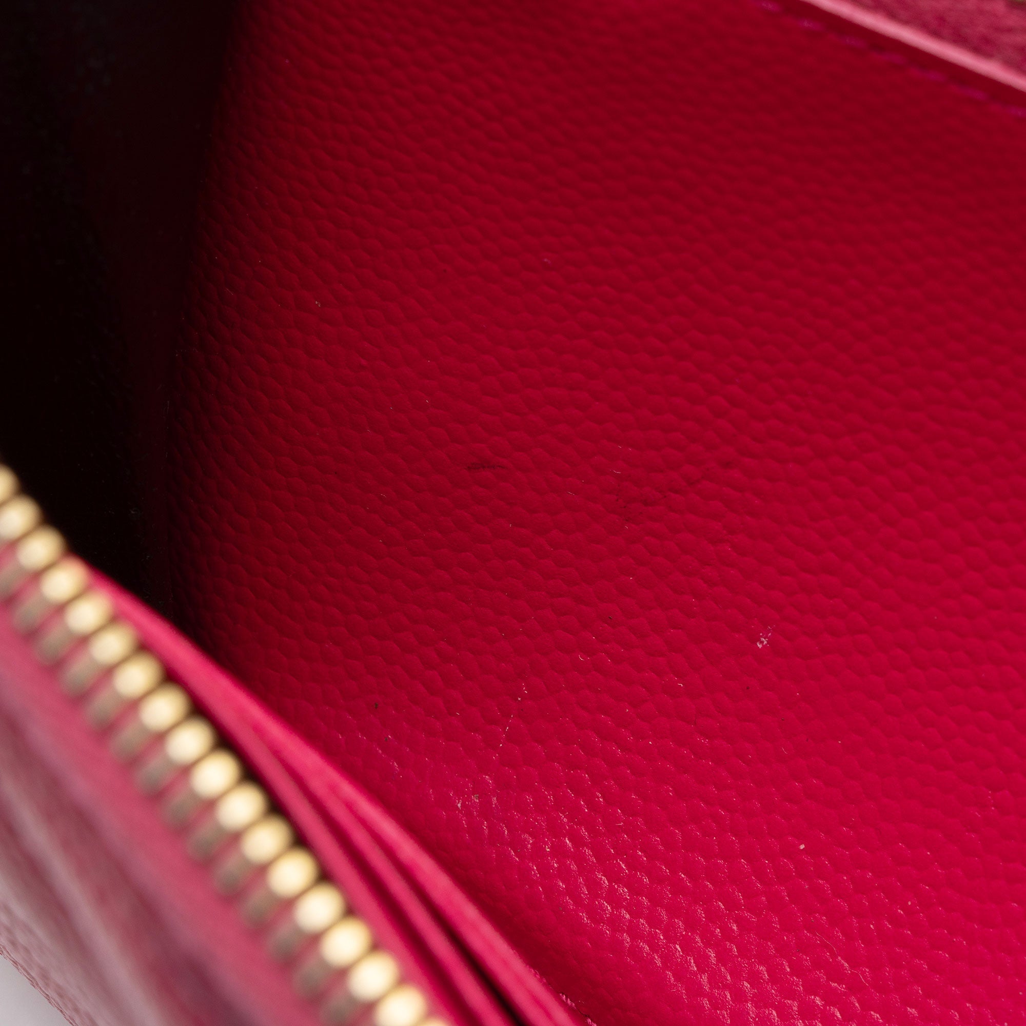 Saint Laurent Matelasse Grain de Poudre Monogram Zip Around Wallet (SHF-hYPXEX)