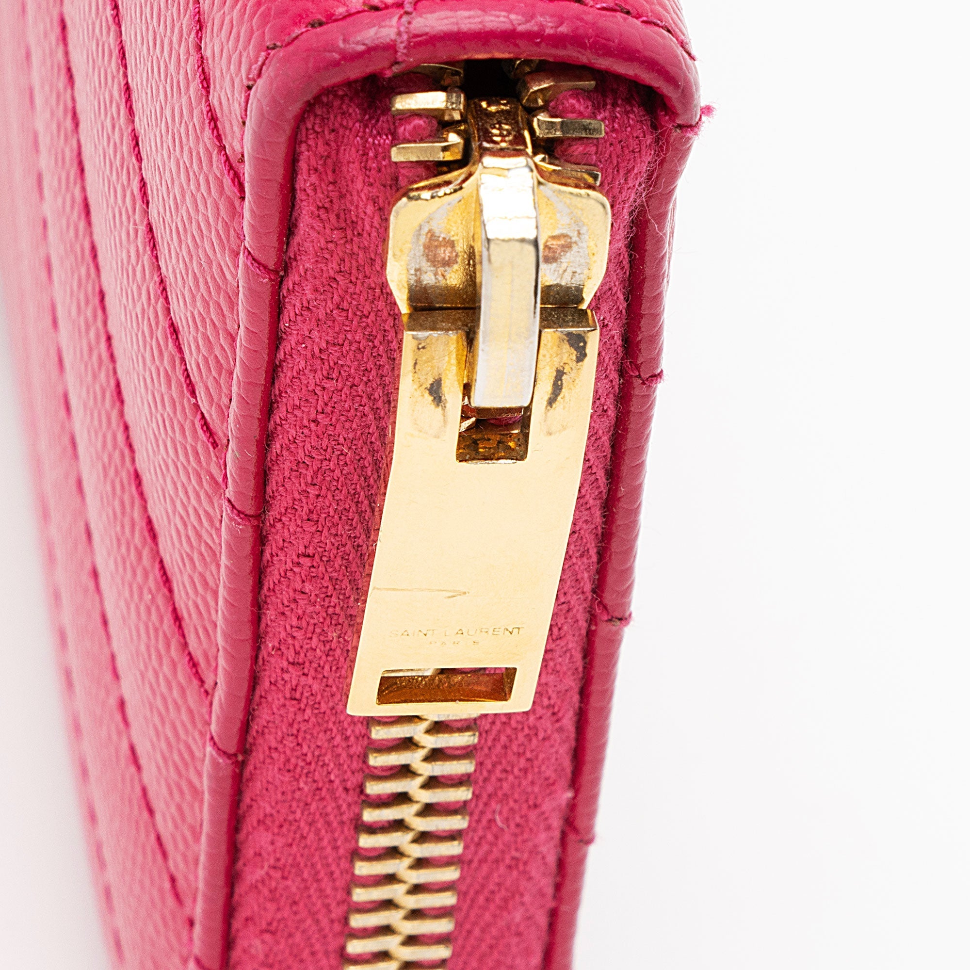 Saint Laurent Matelasse Grain de Poudre Monogram Zip Around Wallet (SHF-ITLdc5)