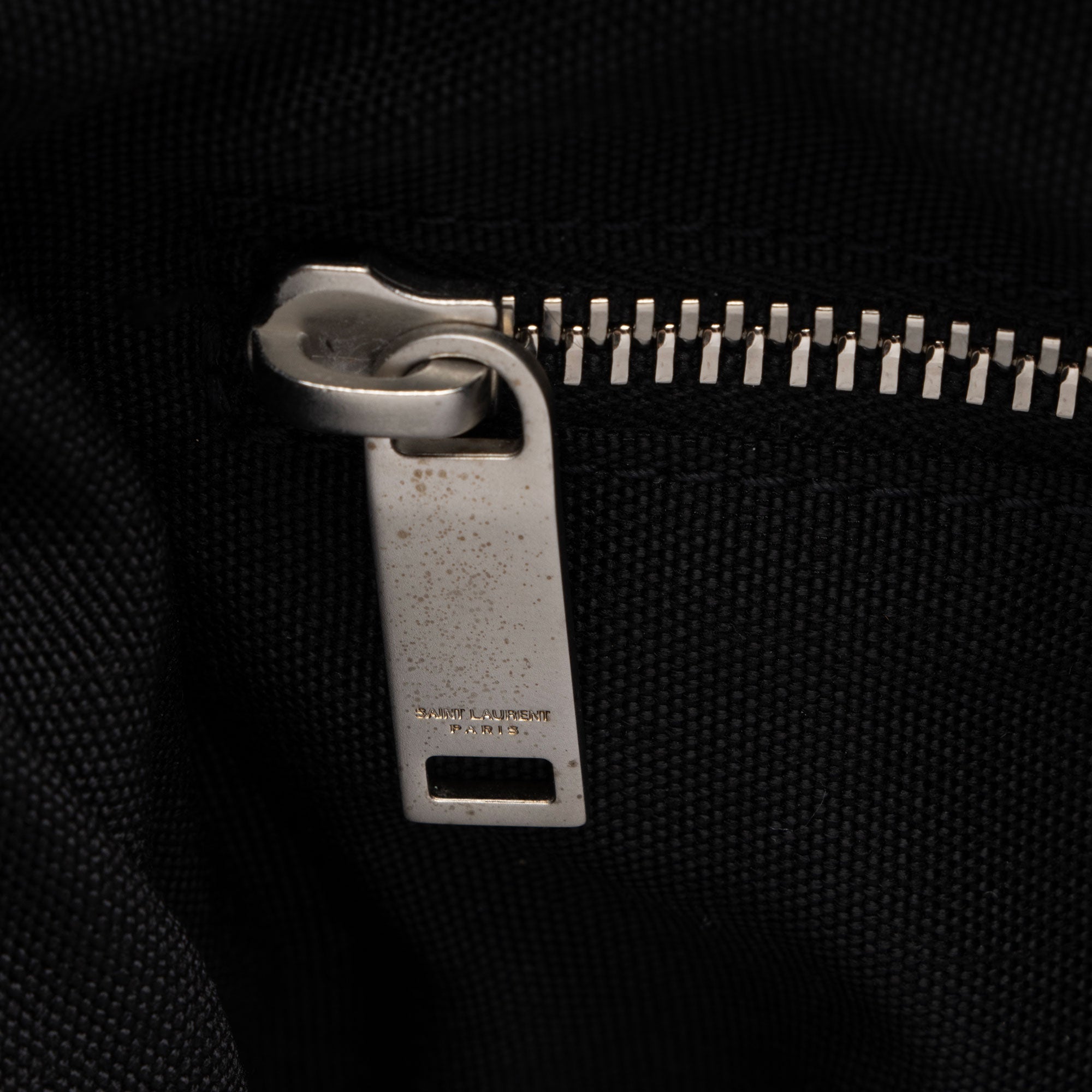 Saint Laurent Nylon Puffer Tall Tote (SHF-mFhaFp)