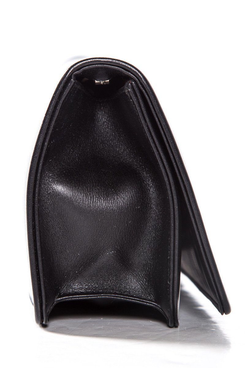 SaLouis Vuittonatore Ferragamo Black Leather Magnetic Closure Clutch