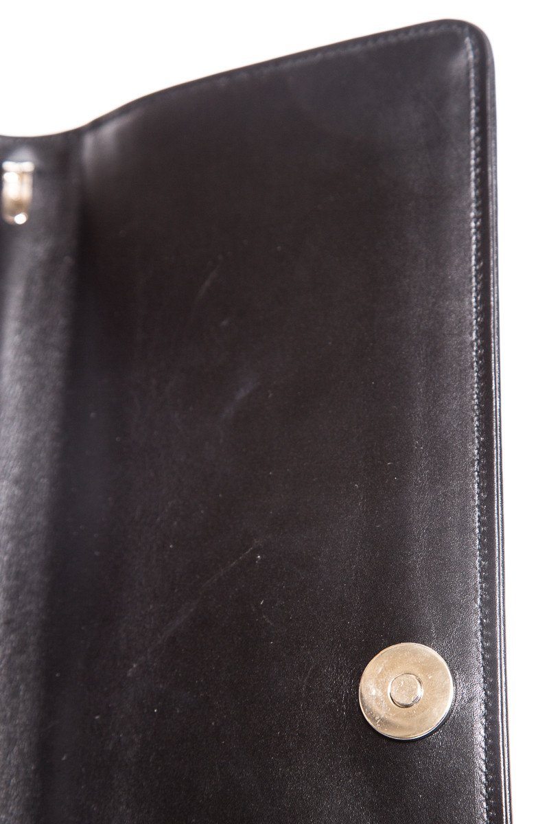 SaLouis Vuittonatore Ferragamo Black Leather Magnetic Closure Clutch