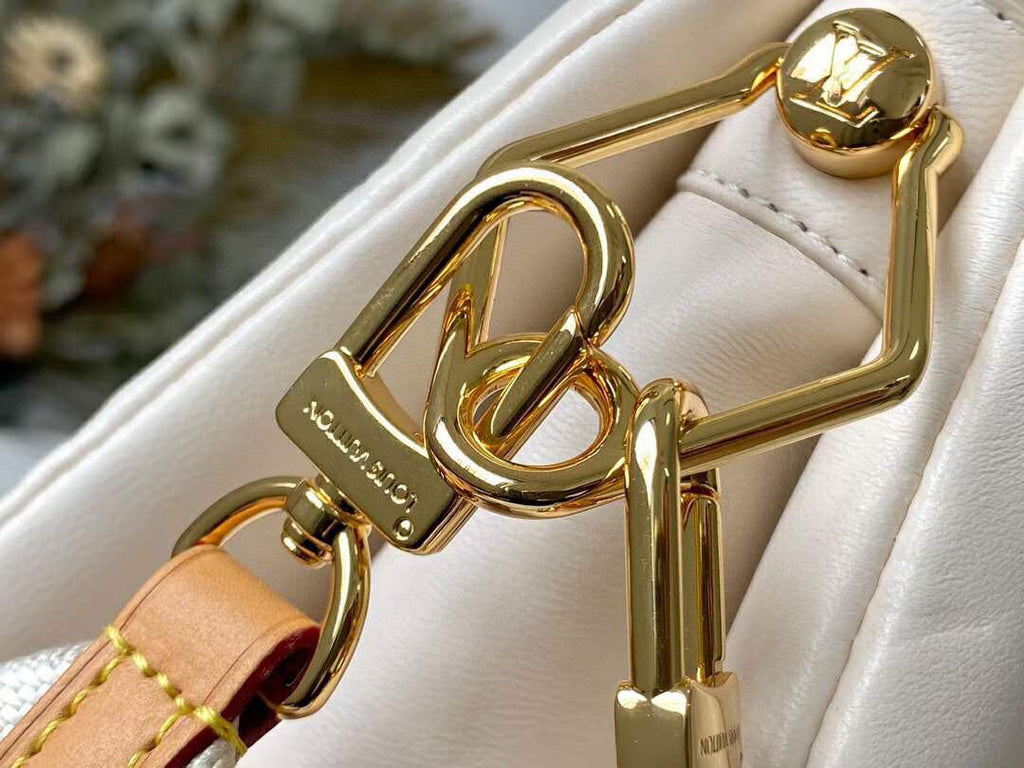 Louis Vuitton Coussin PM Monogram-Embossed Puffy Cream For Women,  Shoulder And Crossbody Bags 10.2in/26cm Louis Vuitton M57793