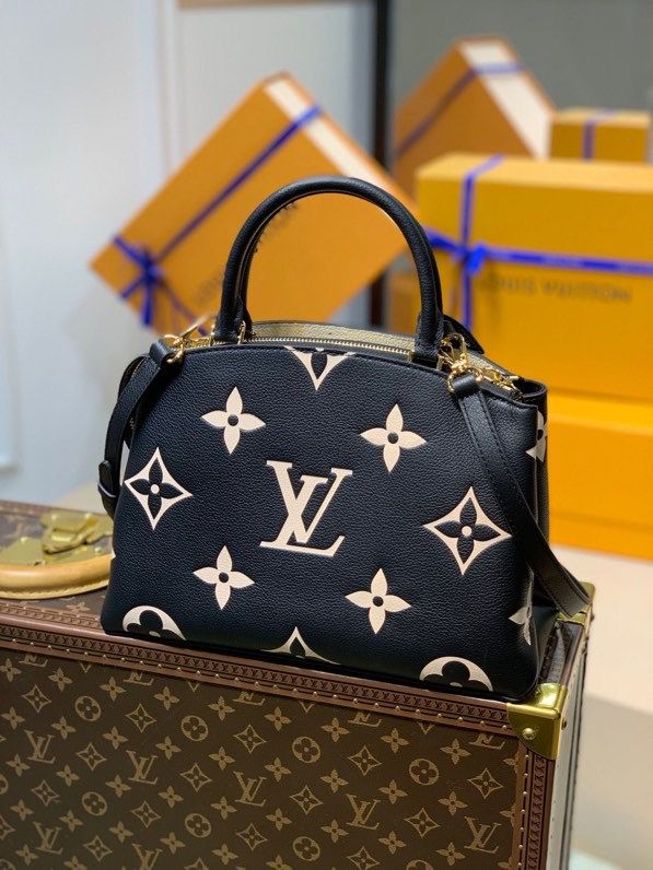 Louis Vuitton Petit Palais Monogram Flowers Beige For Women,  Shoulder And Crossbody Bags 11.4in/29cm Louis Vuitton M58913