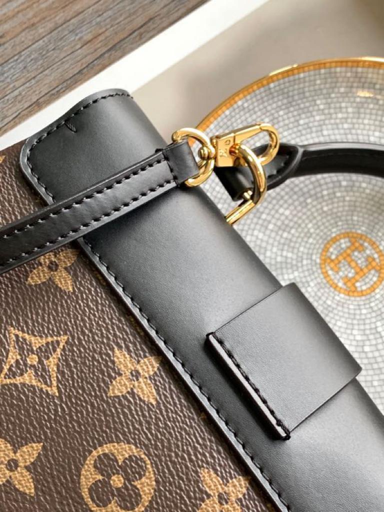 Louis Vuitton Locky Monogram Canvas Black For Women, WomenÃƒÂ¢Ã¢â€šÂ¬Ã¢â€žÂ¢s Handbags, Shoulder And Crossbody Bags 7.9in/20cm Louis Vuitton M44141