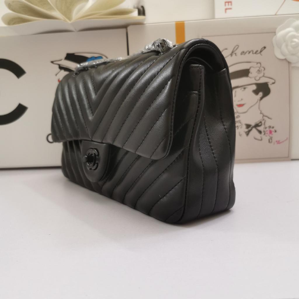 Chanel Chevron Classic Handbag Black Hardware Black For Women, Women’s Bags, Shoulder And Crossbody Bags 10.2in/26cm