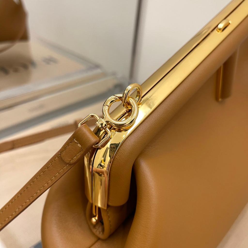 rst Small Brown For Women, Women’s HandBags, Shoulder And Crossbody Bags 10.2in/26cm FF 8BP129ABottega VenetaEF0NYJ