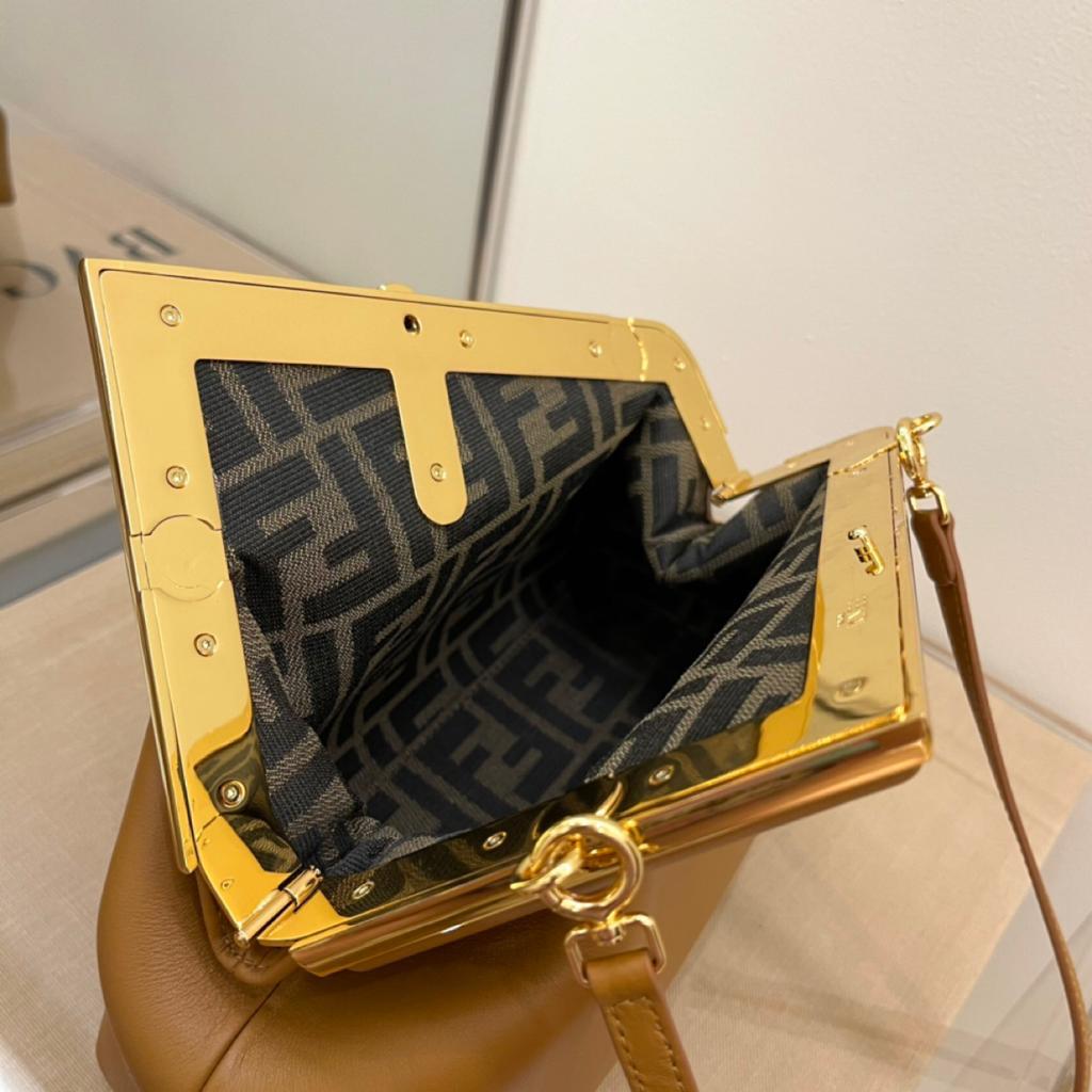 rst Small Brown For Women, Women’s HandBags, Shoulder And Crossbody Bags 10.2in/26cm FF 8BP129ABottega VenetaEF0NYJ