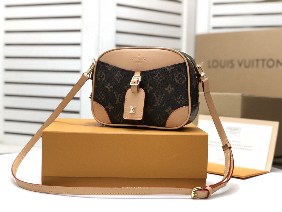 Louis Vuitton Deauville Mini Monogram Canvas By Nicolas Ghesquiere For Women, Women’s Handbags, Shoulder And Crossbody Bags 8.3in/22cm Louis Vuitton M45528