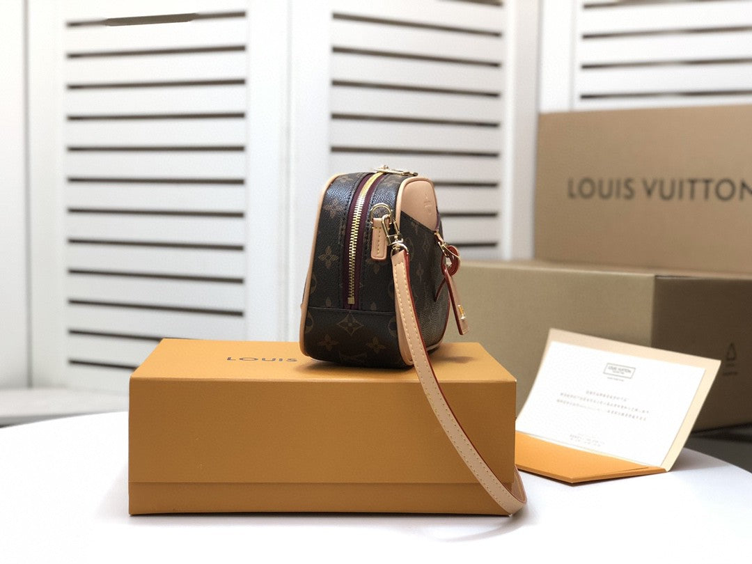 Louis Vuitton Deauville Mini Monogram Canvas By Nicolas Ghesquiere For Women, WomenÃƒÂ¢Ã¢â€šÂ¬Ã¢â€žÂ¢s Handbags, Shoulder And Crossbody Bags 8.3in/22cm Louis Vuitton M45528