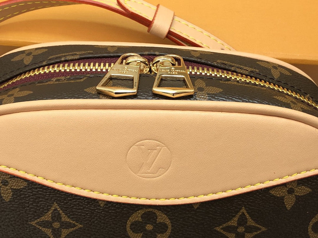 Louis Vuitton Deauville Mini Monogram Canvas By Nicolas Ghesquiere For Women, WomenÃƒÂ¢Ã¢â€šÂ¬Ã¢â€žÂ¢s Handbags, Shoulder And Crossbody Bags 8.3in/22cm Louis Vuitton M45528