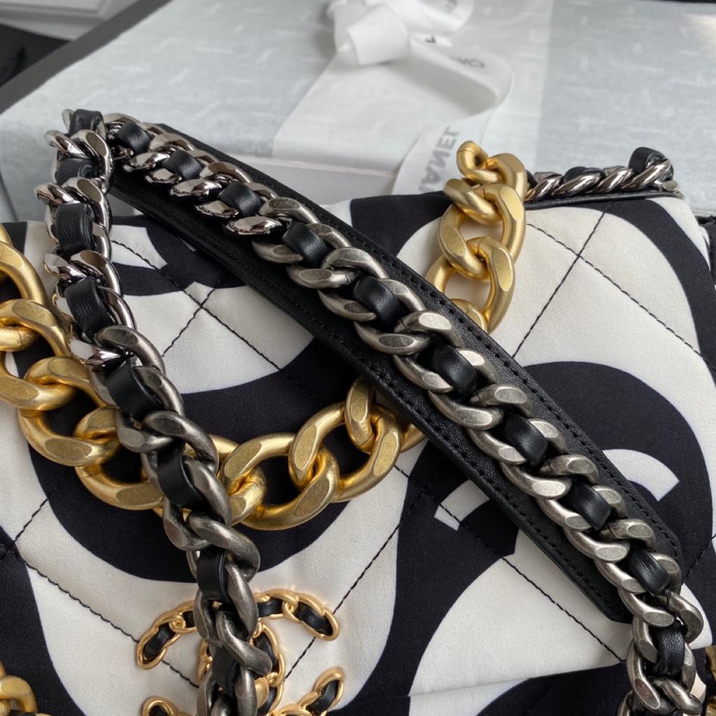 Chanel 19 Large GlamIap Bag White/Black For Women Bags, Shoulder And Crossbody Bags 10.2in/26cm AS1161 B05179 NB405