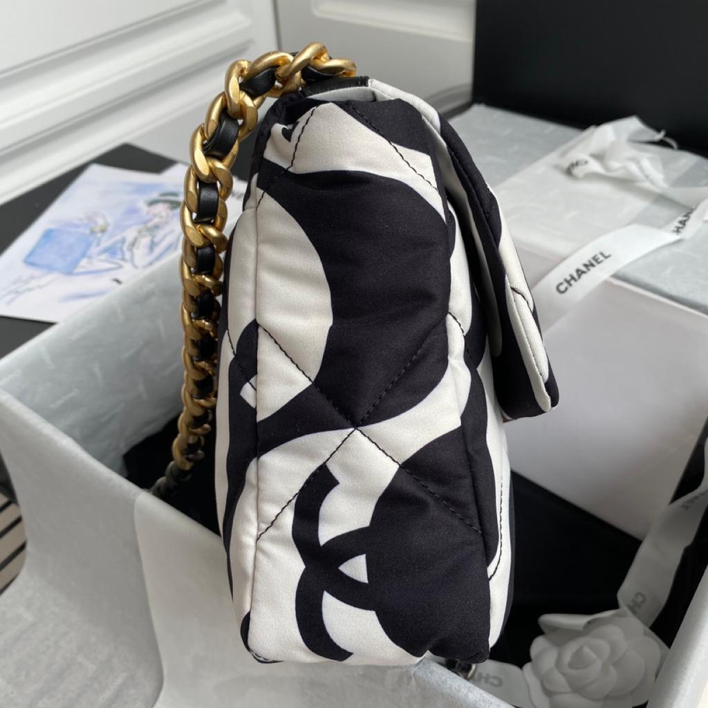 Chanel 19 Large GlamIap Bag White/Black For Women Bags, Shoulder And Crossbody Bags 10.2in/26cm AS1161 B05179 NB405