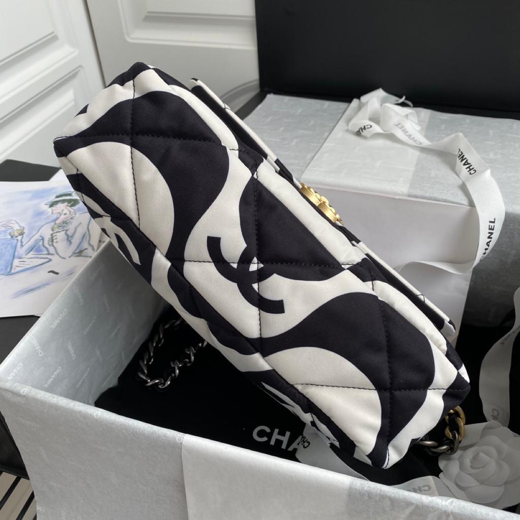 Chanel 19 Large GlamIap Bag White/Black For Women Bags, Shoulder And Crossbody Bags 10.2in/26cm AS1161 B05179 NB405