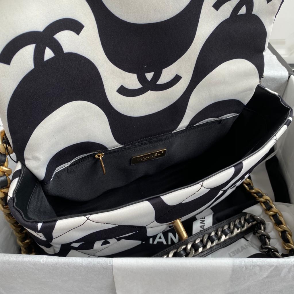 Chanel 19 Large GlamIap Bag White/Black For Women Bags, Shoulder And Crossbody Bags 10.2in/26cm AS1161 B05179 NB405