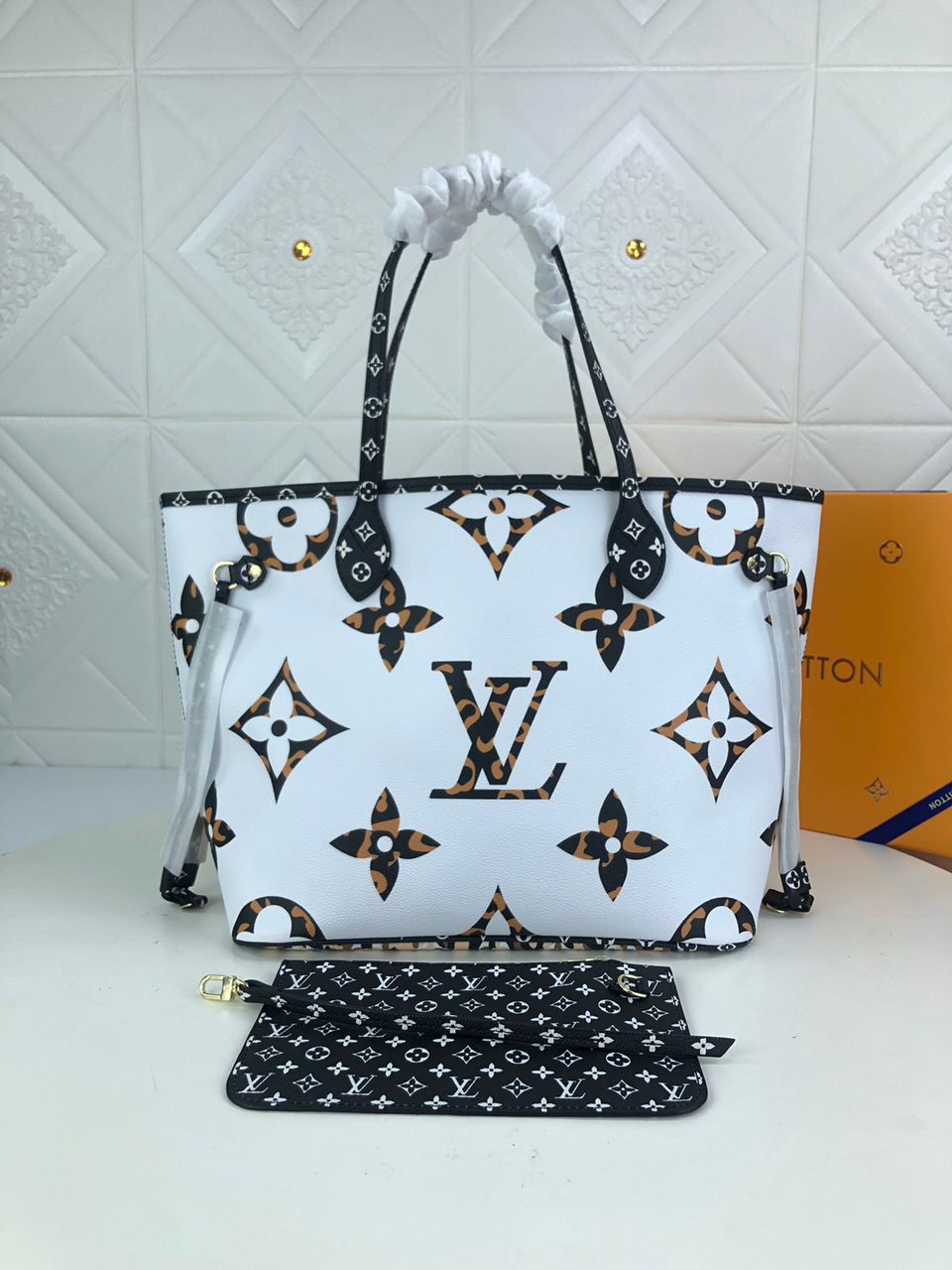 Louis Vuitton Neverfull MM Tote Bag Monogram Jungle Canvas Black/Caramel For Women,  Shoulder Bags 12.2in/31cm Louis Vuitton M44716