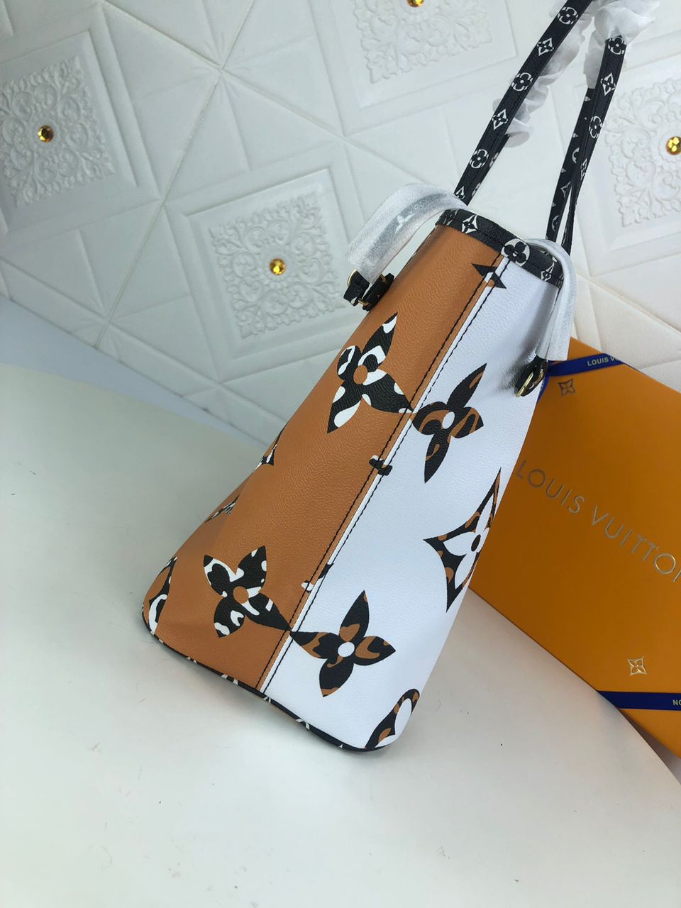 Louis Vuitton Neverfull MM Tote Bag Monogram Jungle Canvas Black/Caramel For Women,  Shoulder Bags 12.2in/31cm Louis Vuitton M44716