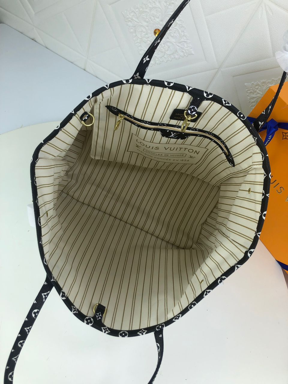 Louis Vuitton Neverfull MM Tote Bag Monogram Jungle Canvas Black/Caramel For Women,  Shoulder Bags 12.2in/31cm Louis Vuitton M44716