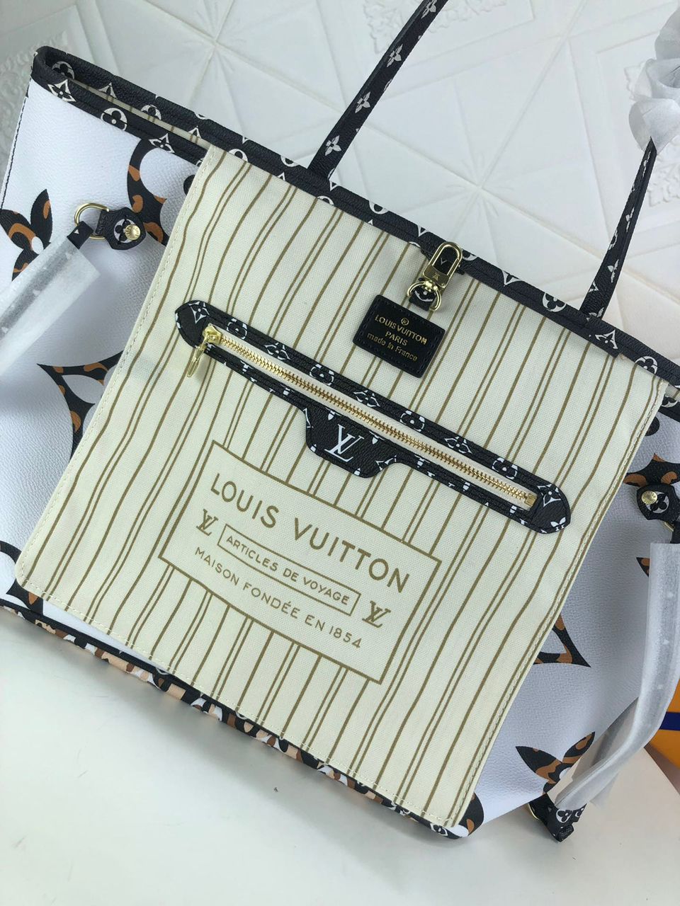Louis Vuitton Neverfull MM Tote Bag Monogram Jungle Canvas Black/Caramel For Women,  Shoulder Bags 12.2in/31cm Louis Vuitton M44716