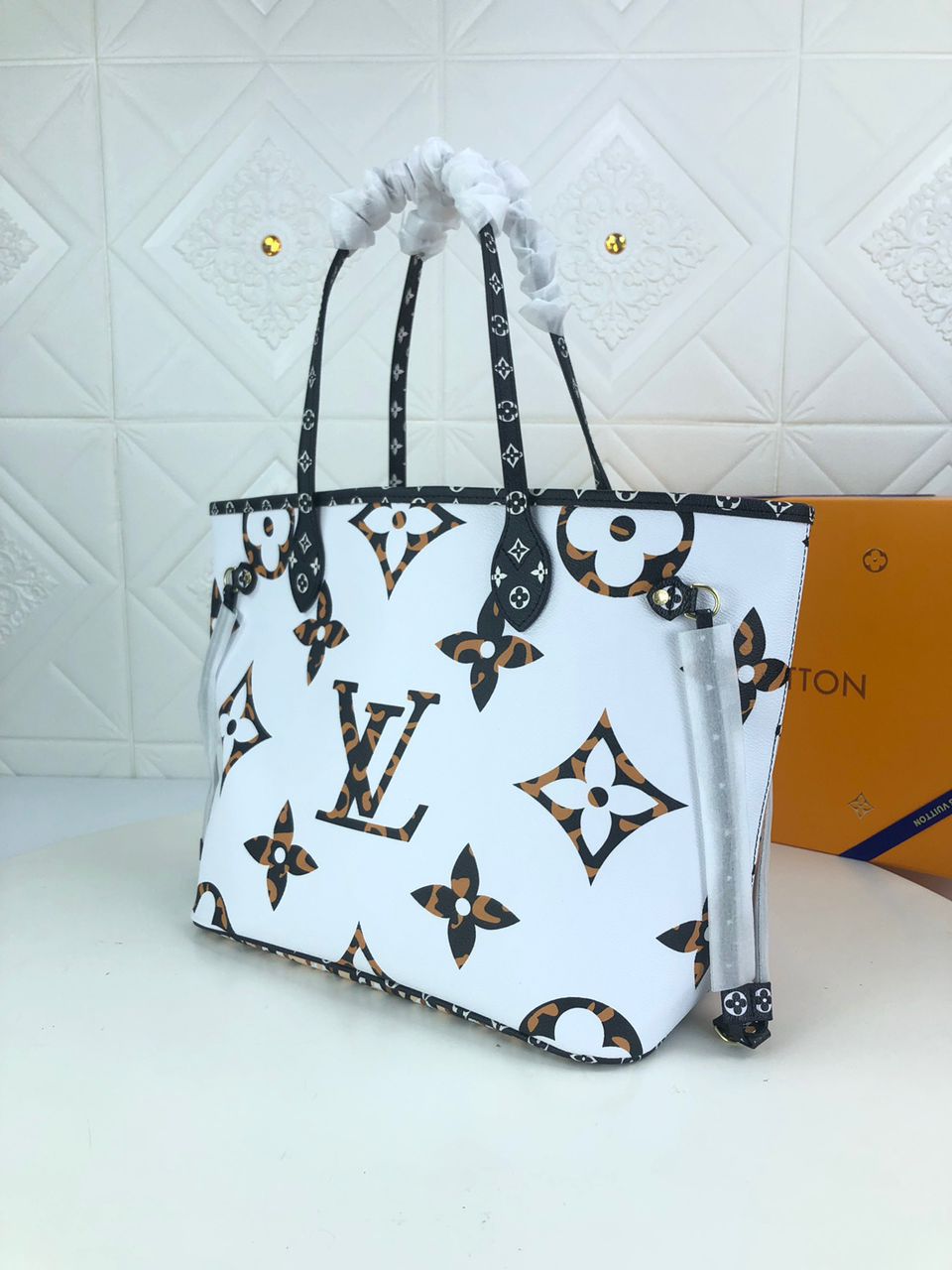 Louis Vuitton Neverfull MM Tote Bag Monogram Jungle Canvas Black/Caramel For Women,  Shoulder Bags 12.2in/31cm Louis Vuitton M44716