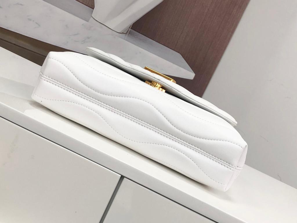 Louis Vuitton New Wave Chain Bag White For Women,  Shoulder And Crossbody Bags 9.4in/24cm Louis Vuitton M58549
