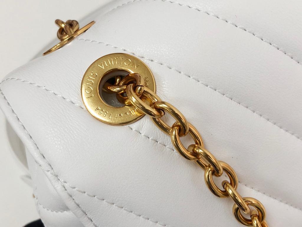Louis Vuitton New Wave Chain Bag White For Women,  Shoulder And Crossbody Bags 9.4in/24cm Louis Vuitton M58549