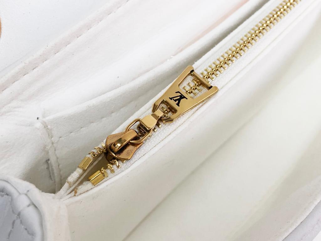 Louis Vuitton New Wave Chain Bag White For Women,  Shoulder And Crossbody Bags 9.4in/24cm Louis Vuitton M58549