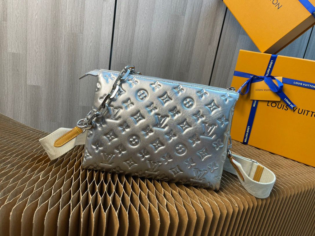 Louis Vuitton Coussin PM Monogram Empreinte SiLouis Vuittoner For Women, WoBags, Shoulder And Crossbody Bags 10.2in/25.9cm Louis Vuitton M57913
